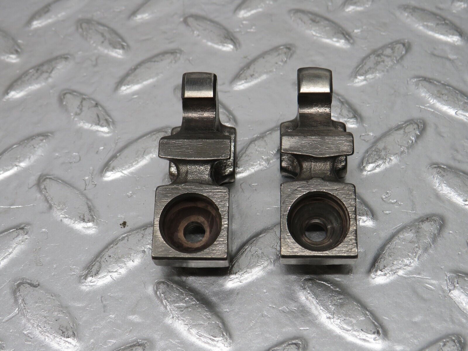 33005 Mercedes-Benz C107 R107 350 V8 Valve Rocker Arm With Spring & Tappet