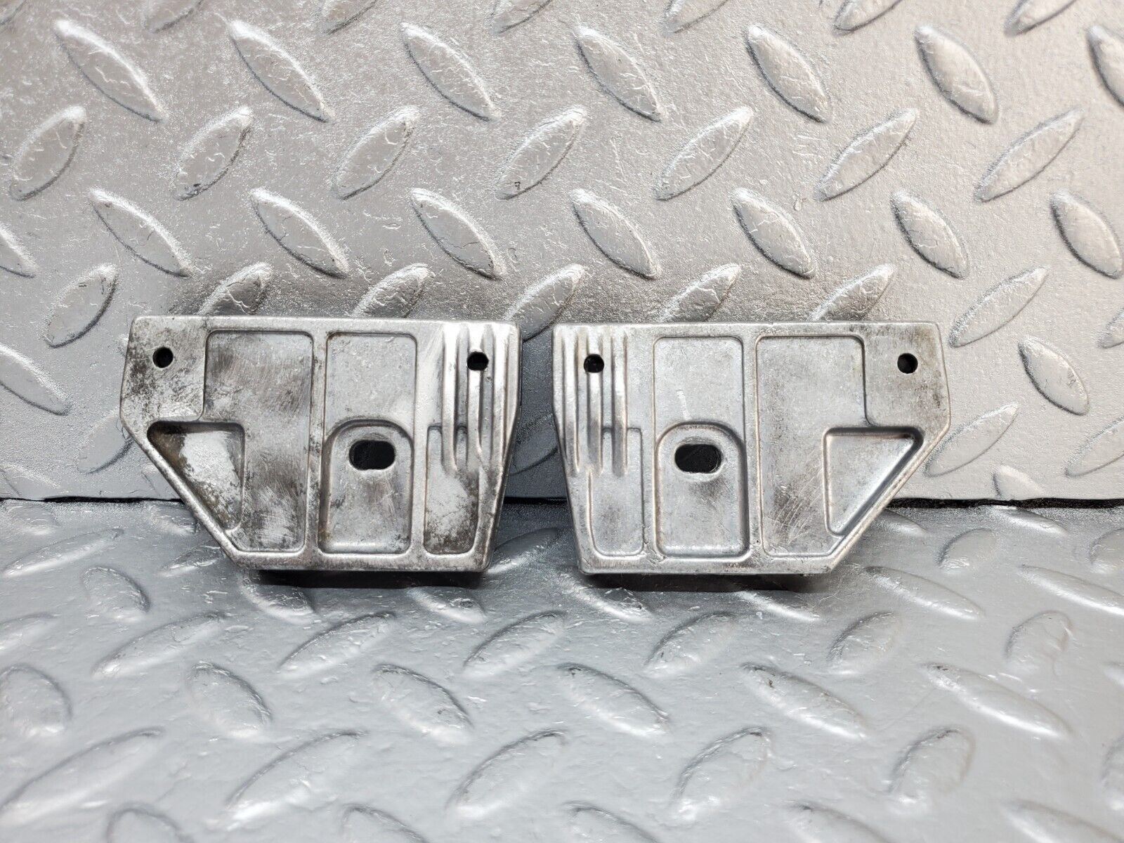 45025 Mercedes-Benz R129 300SL Coupe Door Window Guide Bracket 1247250132 1247250232