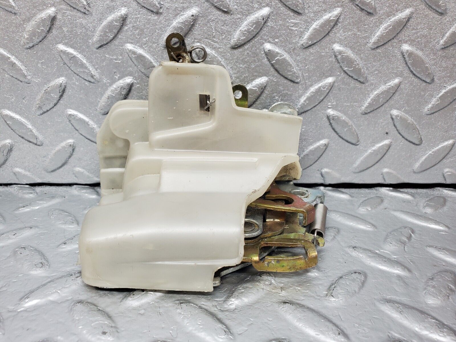 45620 Mercedes-Benz W126 420SE Front Right Door Lock Mechanism 1237230208