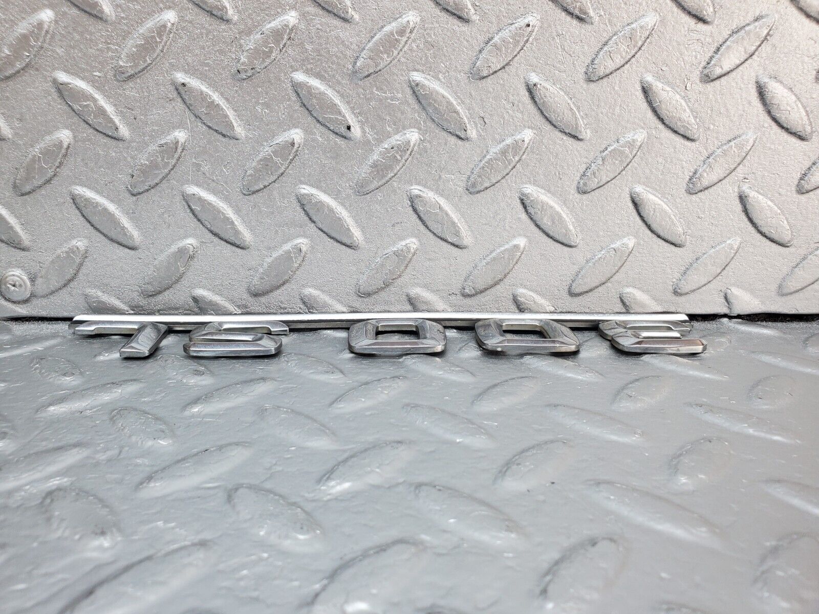 45229 Mercedes-Benz R129 300SL Coupe Trunk Badge Emblem