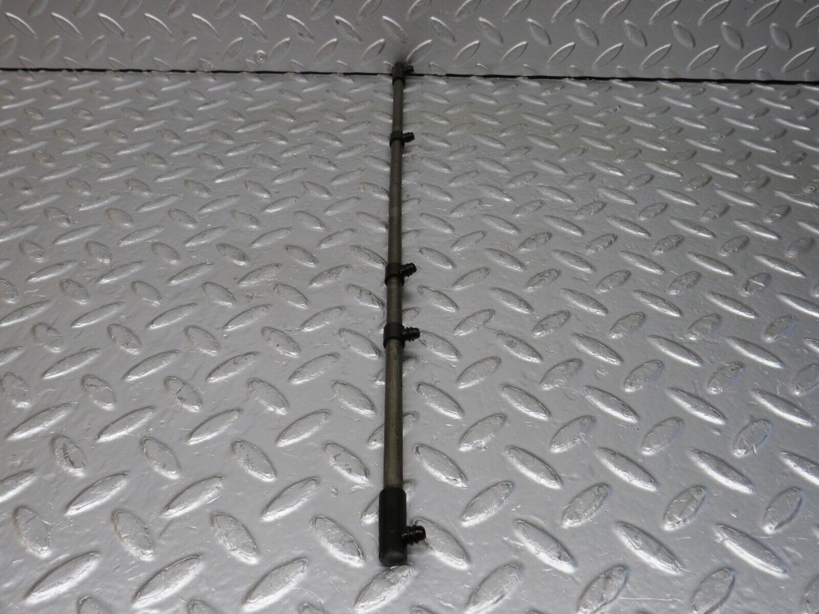 32958 Mercedes-Benz C107 R107 450 V8 Camshaft Oil Tube