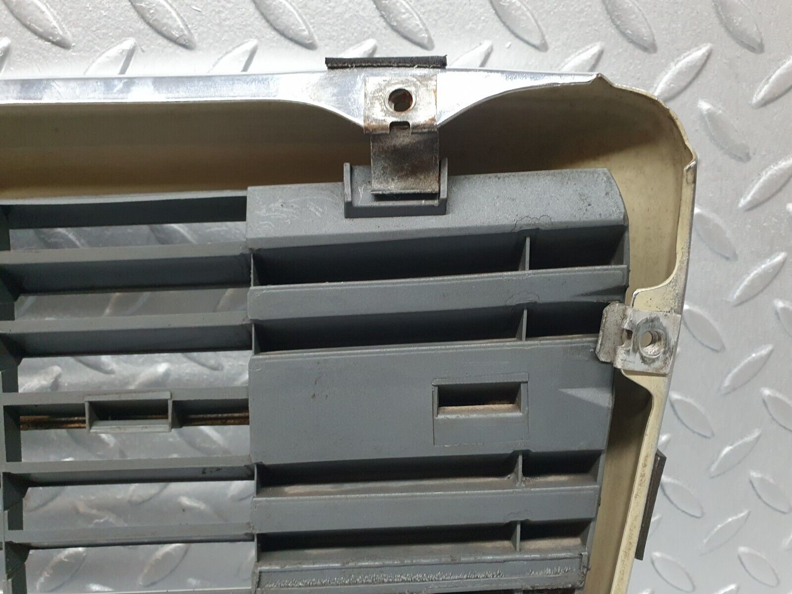 41801 Mercedes-Benz W202 C200 Bonnet Grill Chrome 2028880323