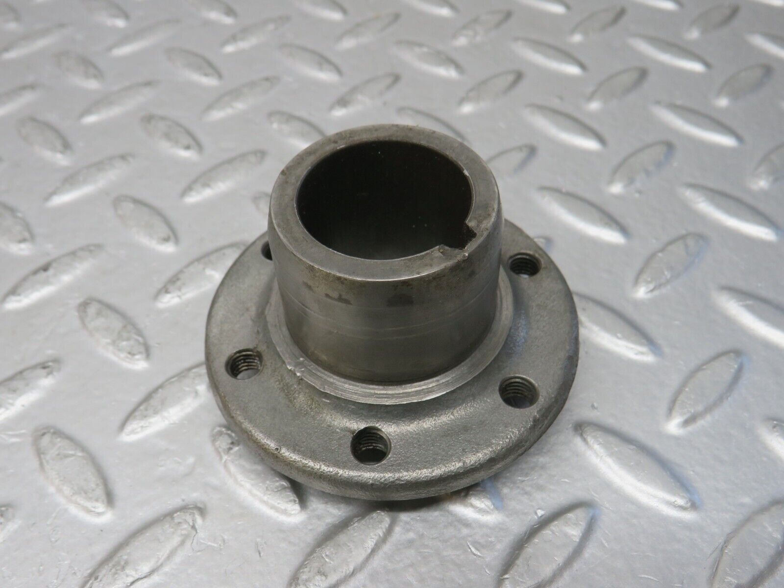 32877 Mercedes-Benz C107 R107 350 V8 Crankshaft Sleeve Hub