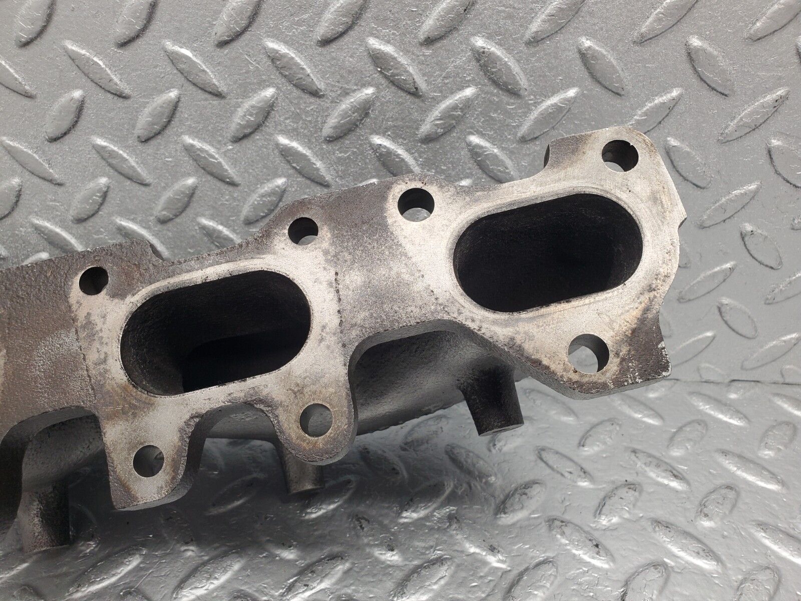 46165 Mercedes-Benz W124 280E Exhaust Manifold Cylinder 1-3 1041422601