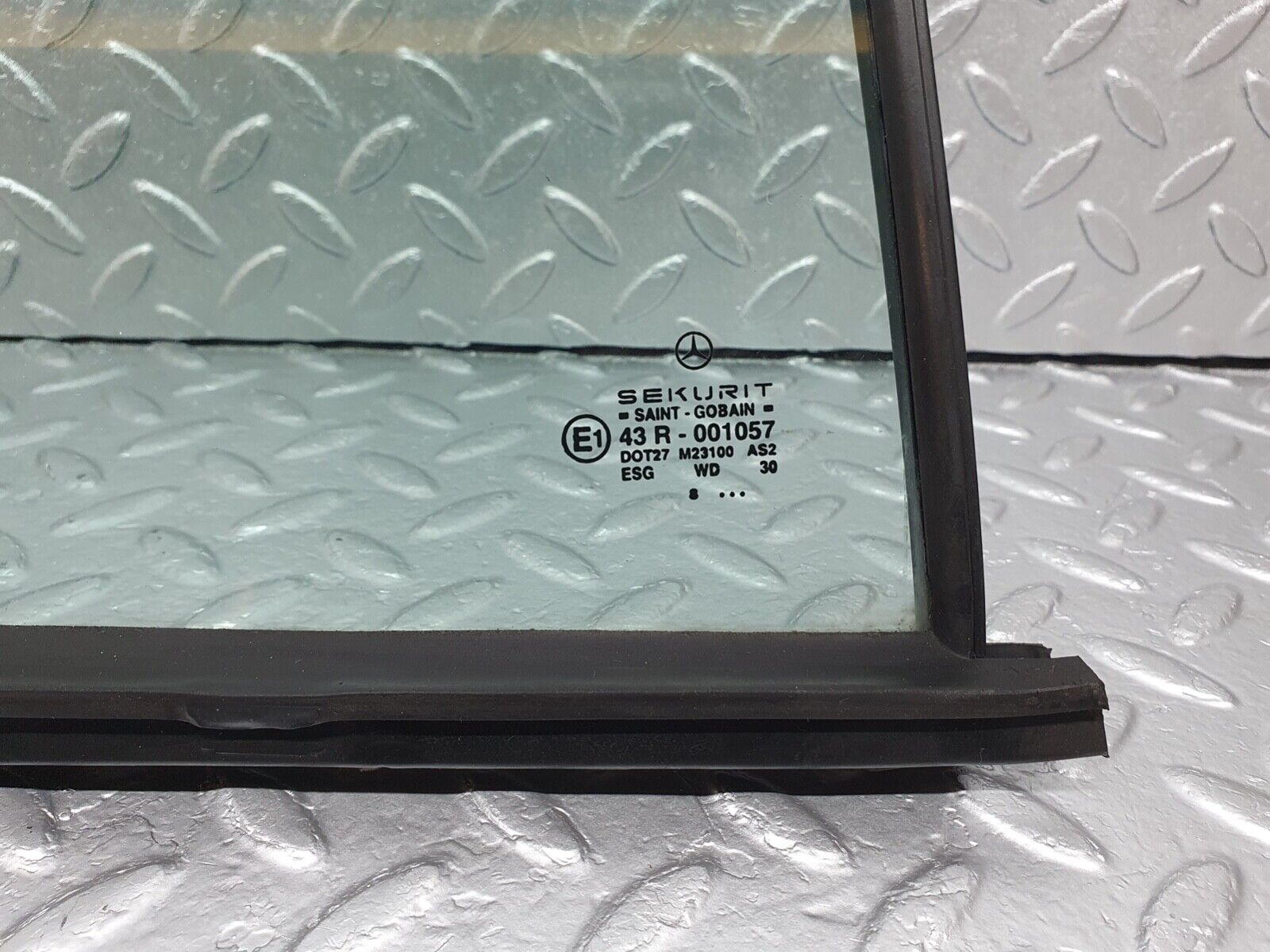 41996 Mercedes-Benz W202 C200 Rear Right Quarter Window Glass 2027350224