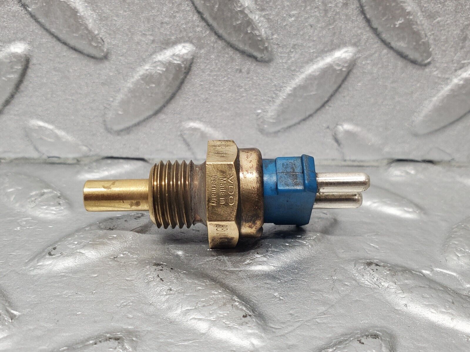 46047 Mercedes-Benz W126 420SE Coolant Temperature Sensor VDO 0085424517