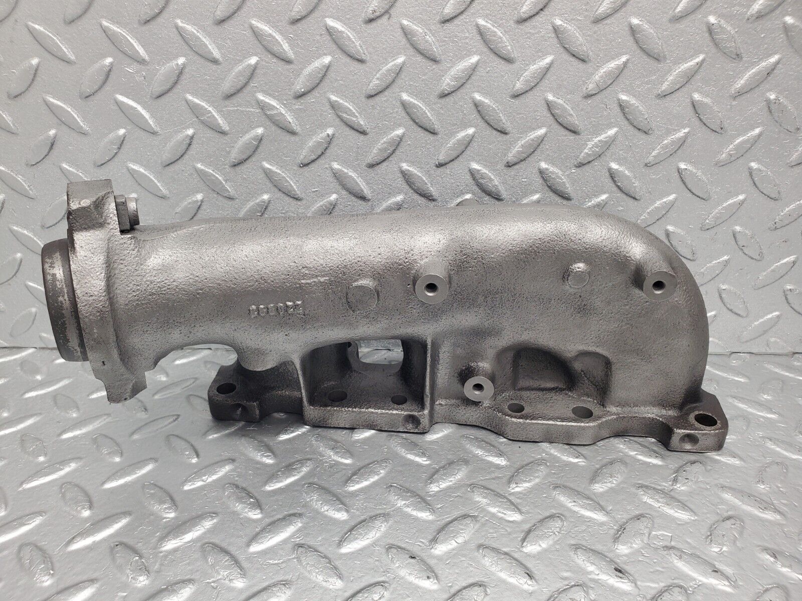 46165 Mercedes-Benz W124 280E Exhaust Manifold Cylinder 1-3 1041422601