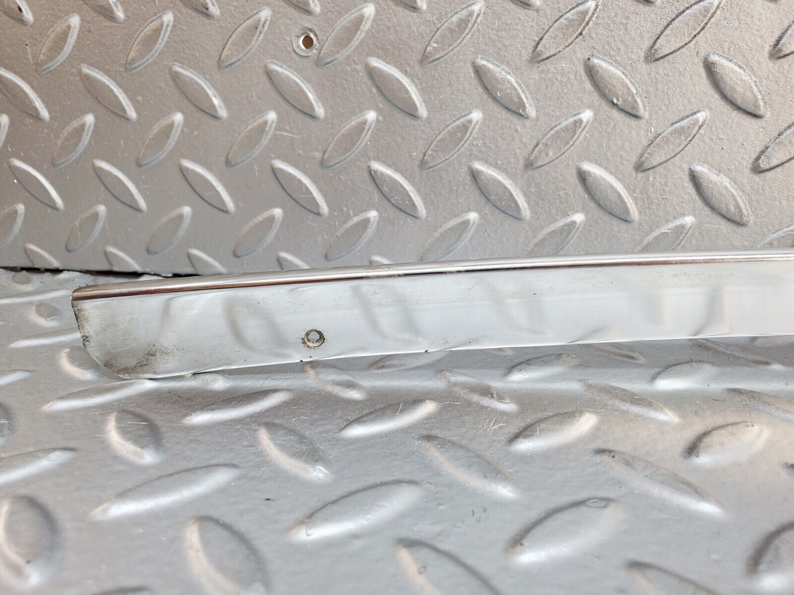 45996 Mercedes-Benz W126 420SE Roof Chrome Trim Left Side