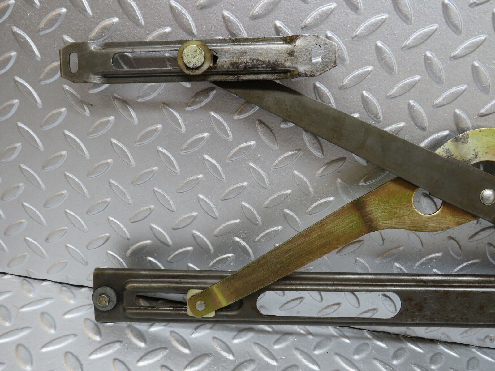 35502 Mercedes-Benz R107 280SL Front Right Power Window Regulator