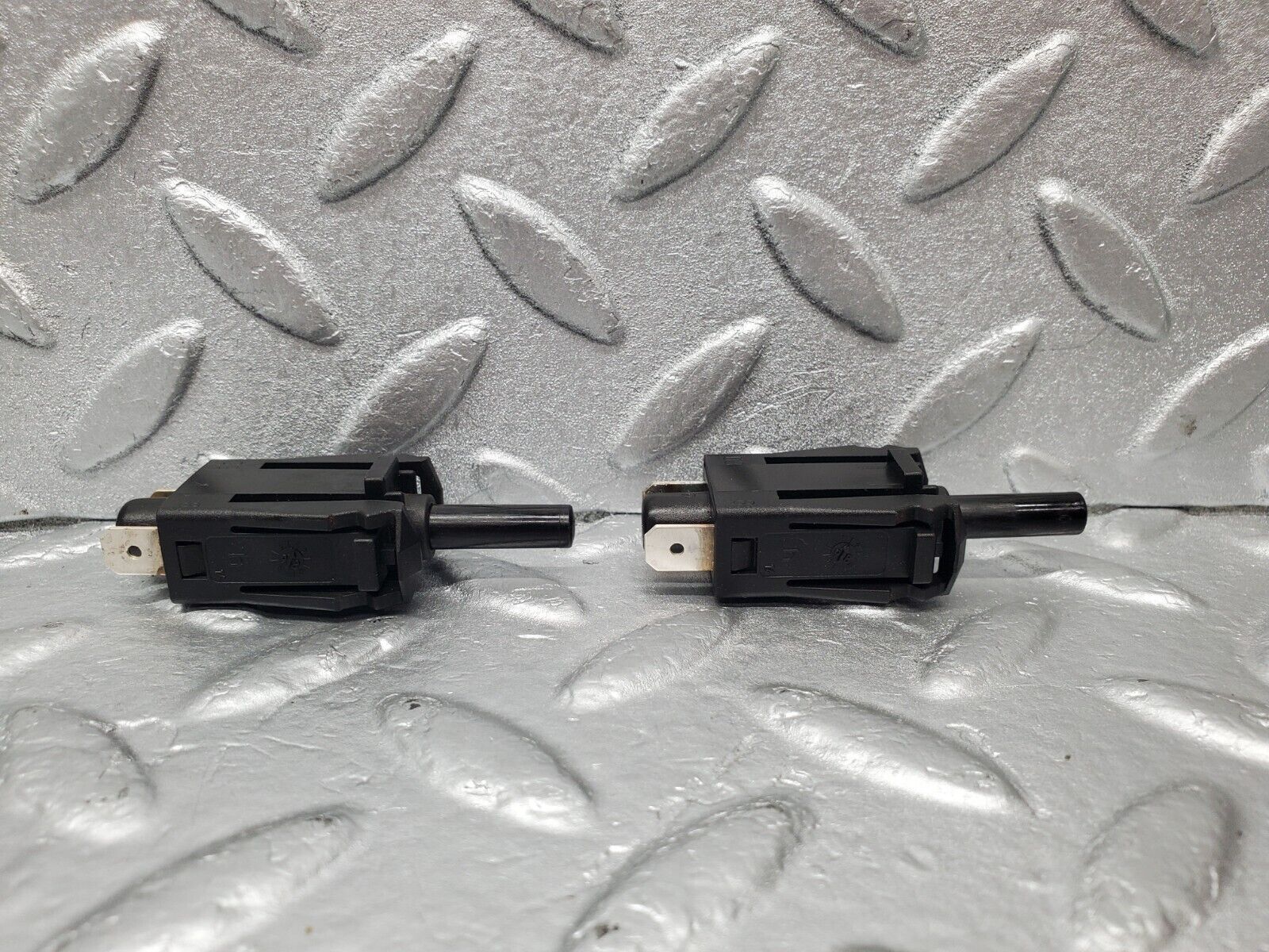 46981 Mercedes-Benz R129 320SL Coupe Door Contact Switch 2X 0015458714