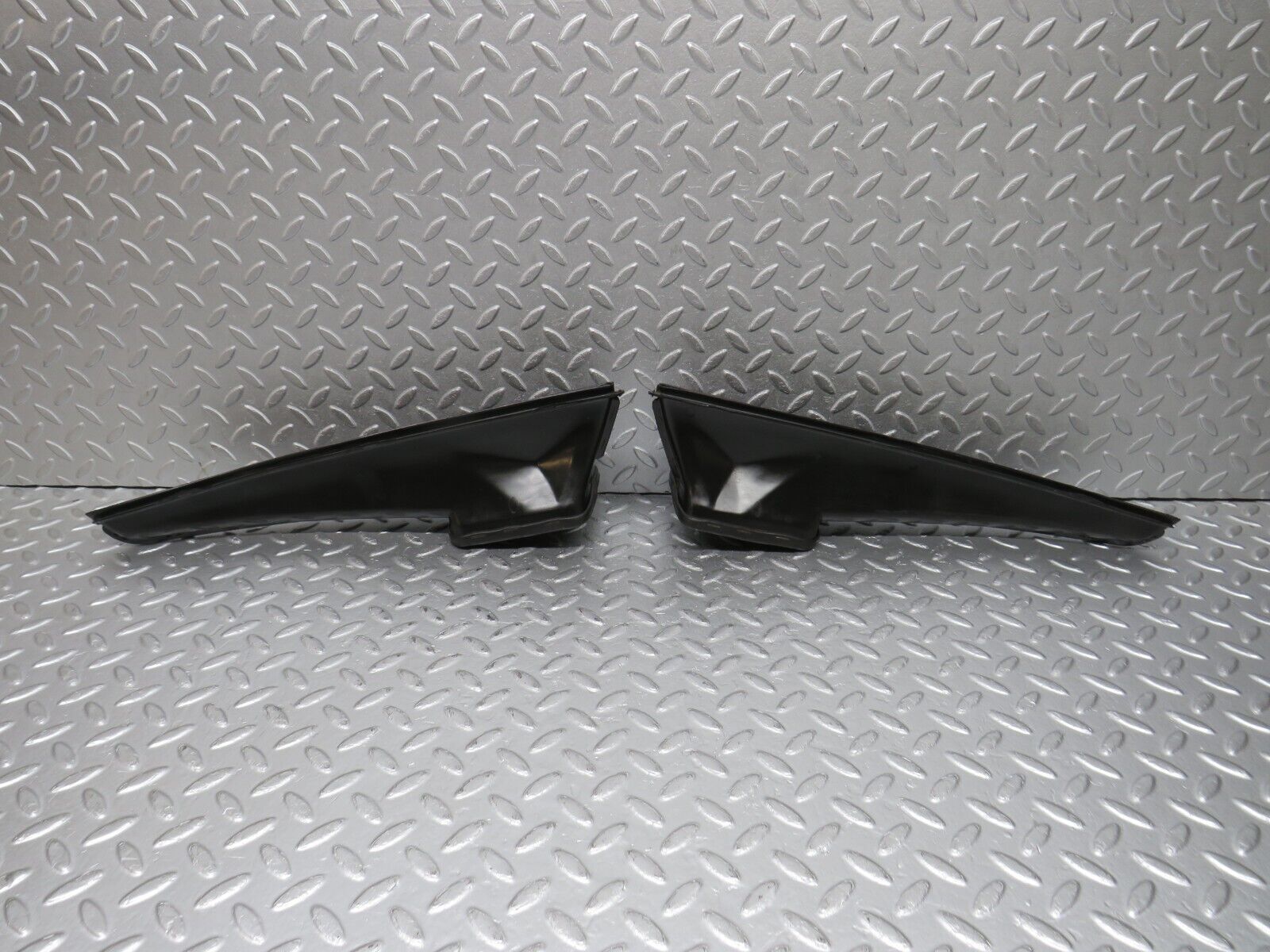 39879 Mercedes-Benz R107 350SL Dashboard Air Vent Duct Pair