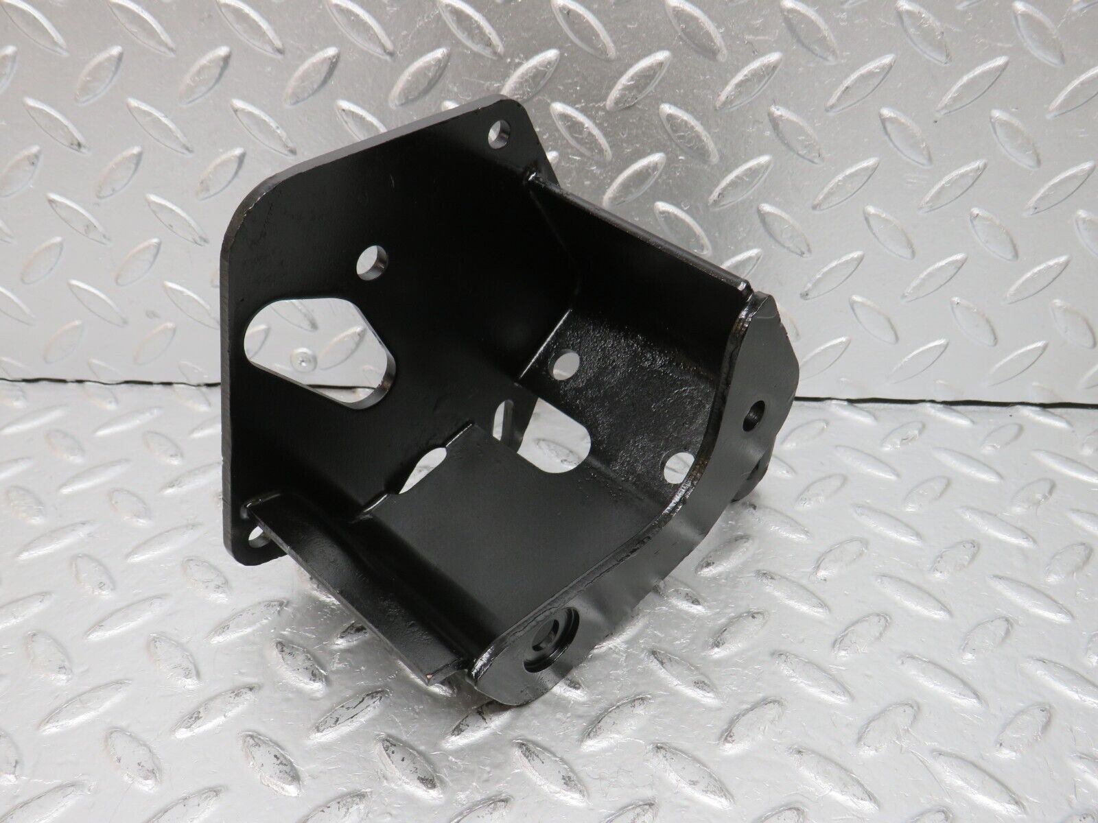 32816 Mercedes-Benz C107 R107 350 V8 Power Steering Pump Bracket