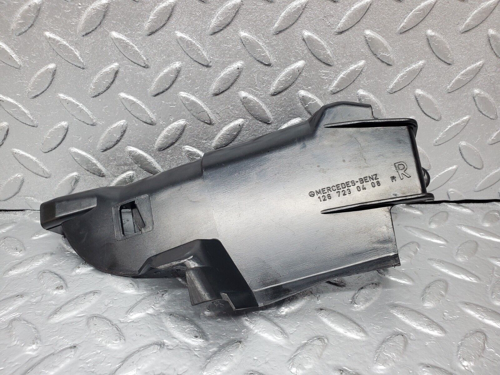 45611 Mercedes-Benz W126 420SE Front Right Door Lock Inner Cover 1267230408