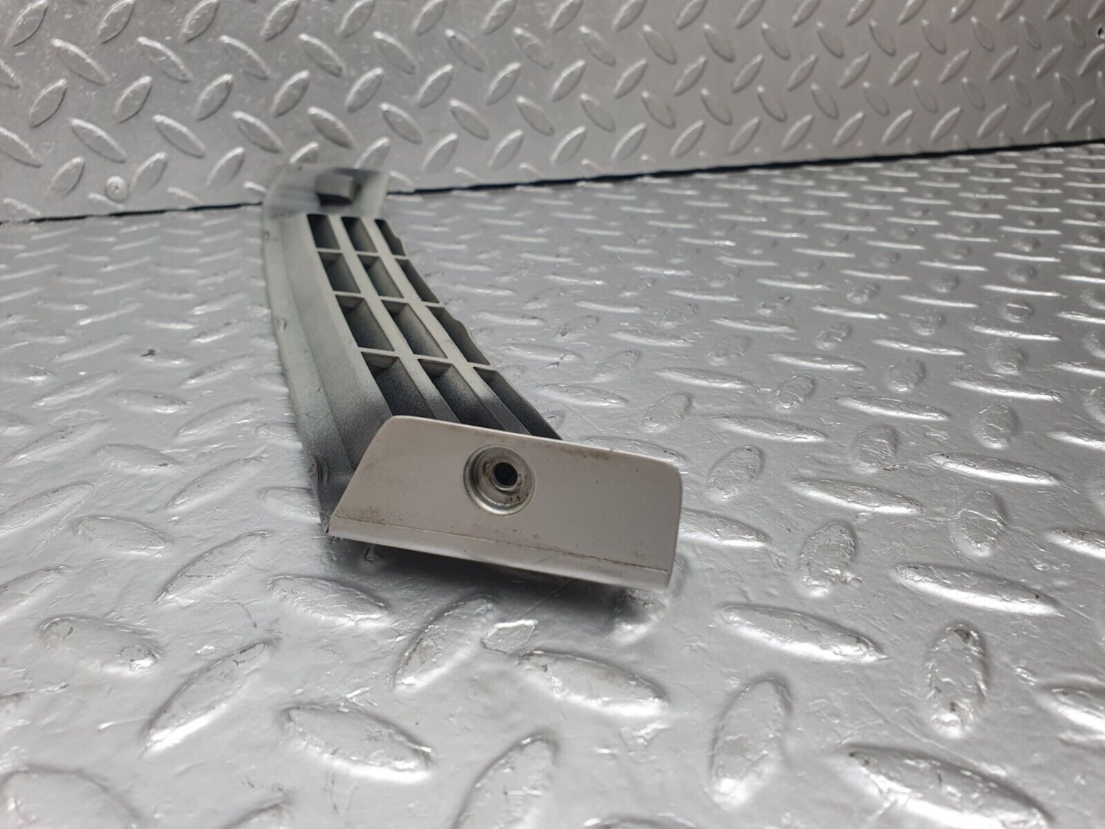 42740 Mercedes-Benz W201 190 2.0L C Pillar Exterior Cover Left Side 2016980189