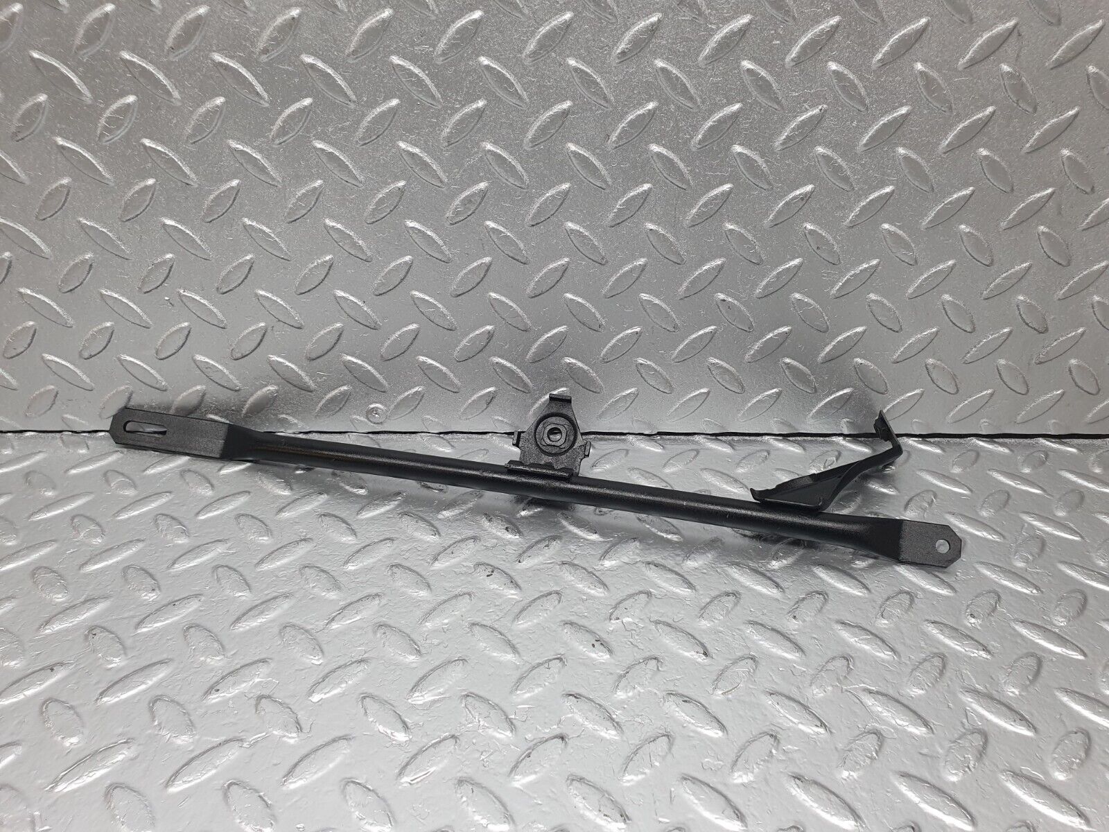 42814 Mercedes-Benz W201 190 2.0L Horn Bracket