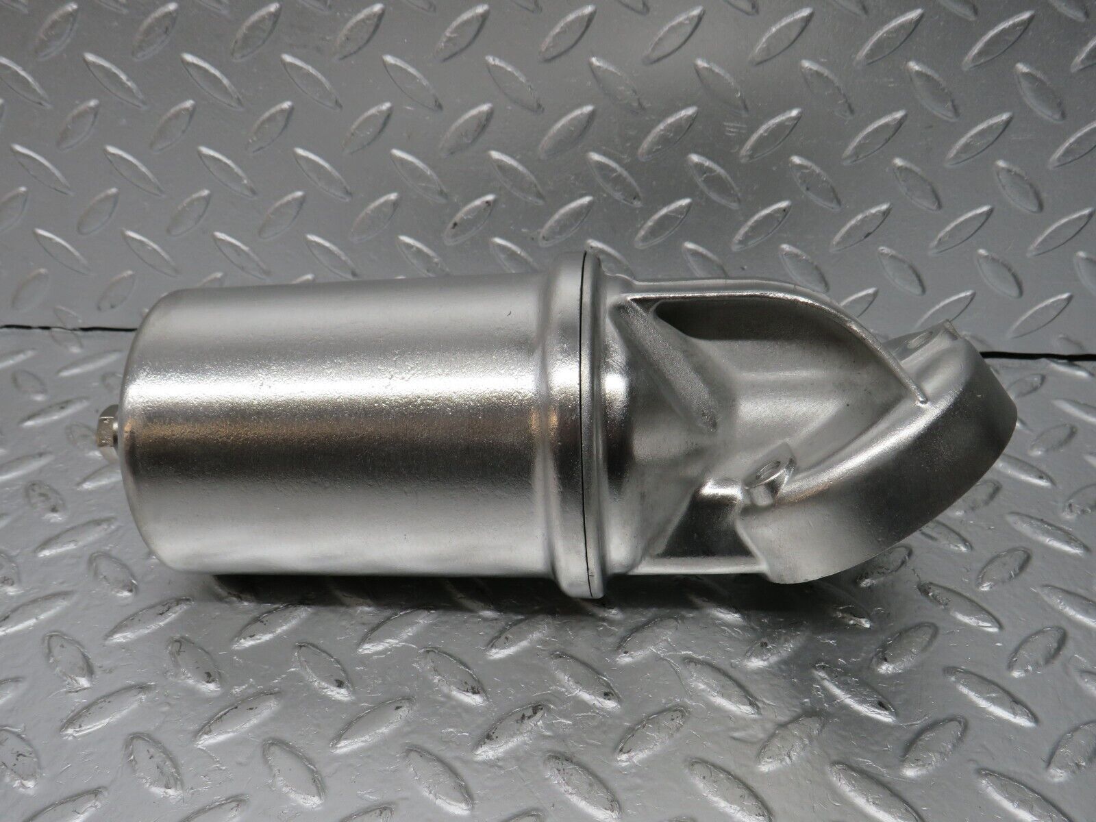 33078 Mercedes-Benz C107 R107 350 V8 Oil Filter Housing 1161840309