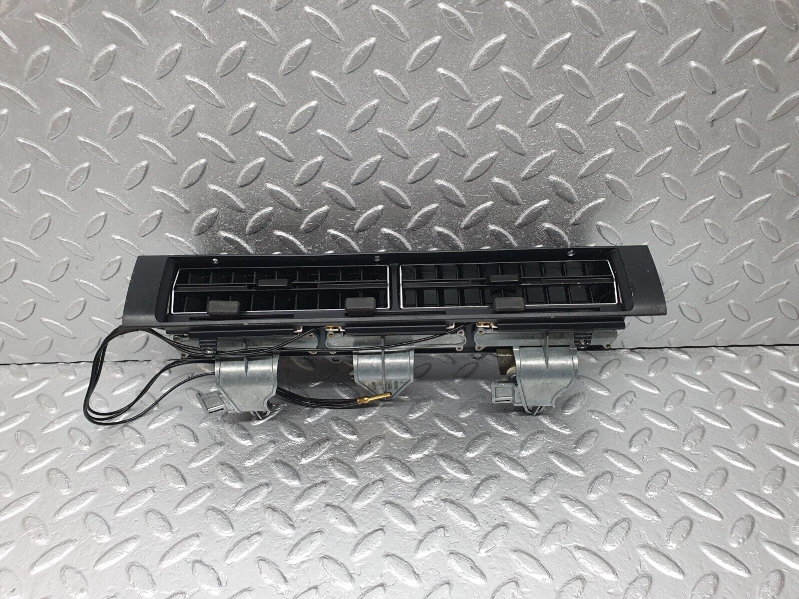 43697 Mercedes-Benz C126 380SEC Coupe Dashboard Centre Air Vent 1268310030 1268300054 1268310130