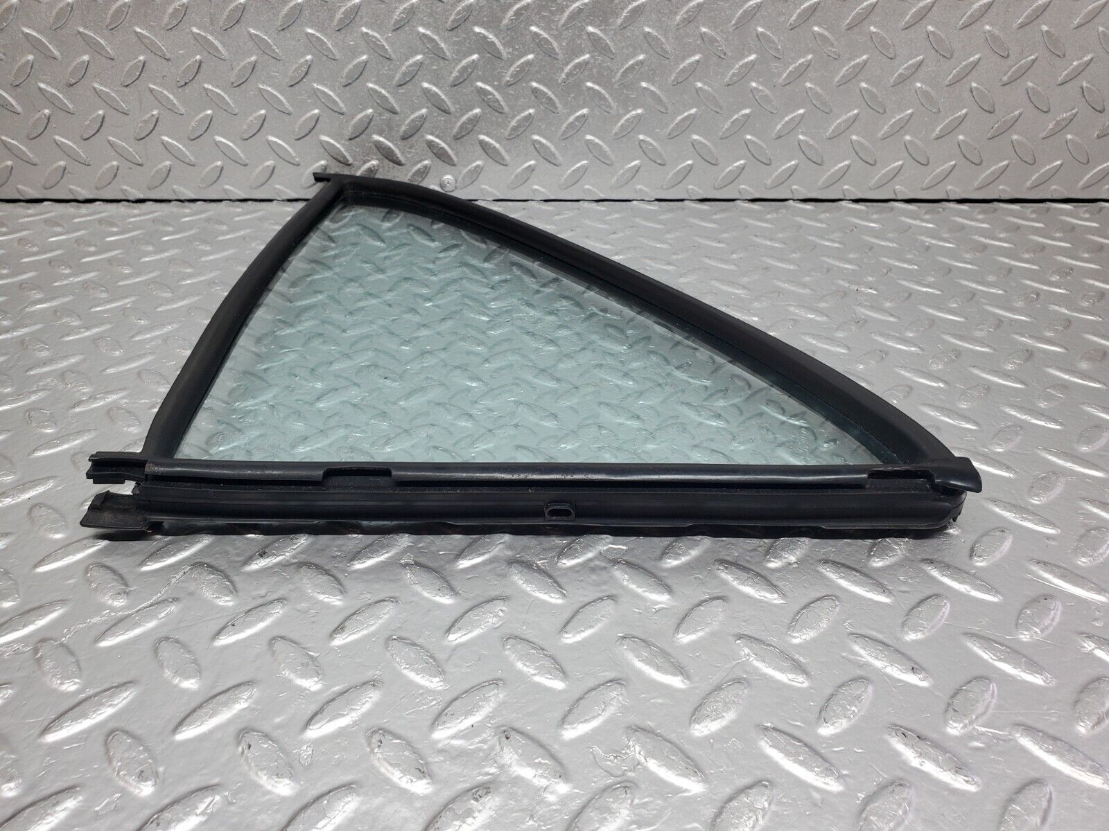 44370 Mercedes-Benz W123 280E Rear Left Quarter Window Glass 1237350124