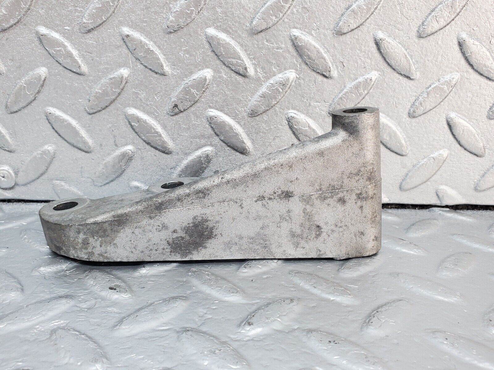 45415 Mercedes-Benz 280E M110.983 Power Steering Pump Bracket 1104663141