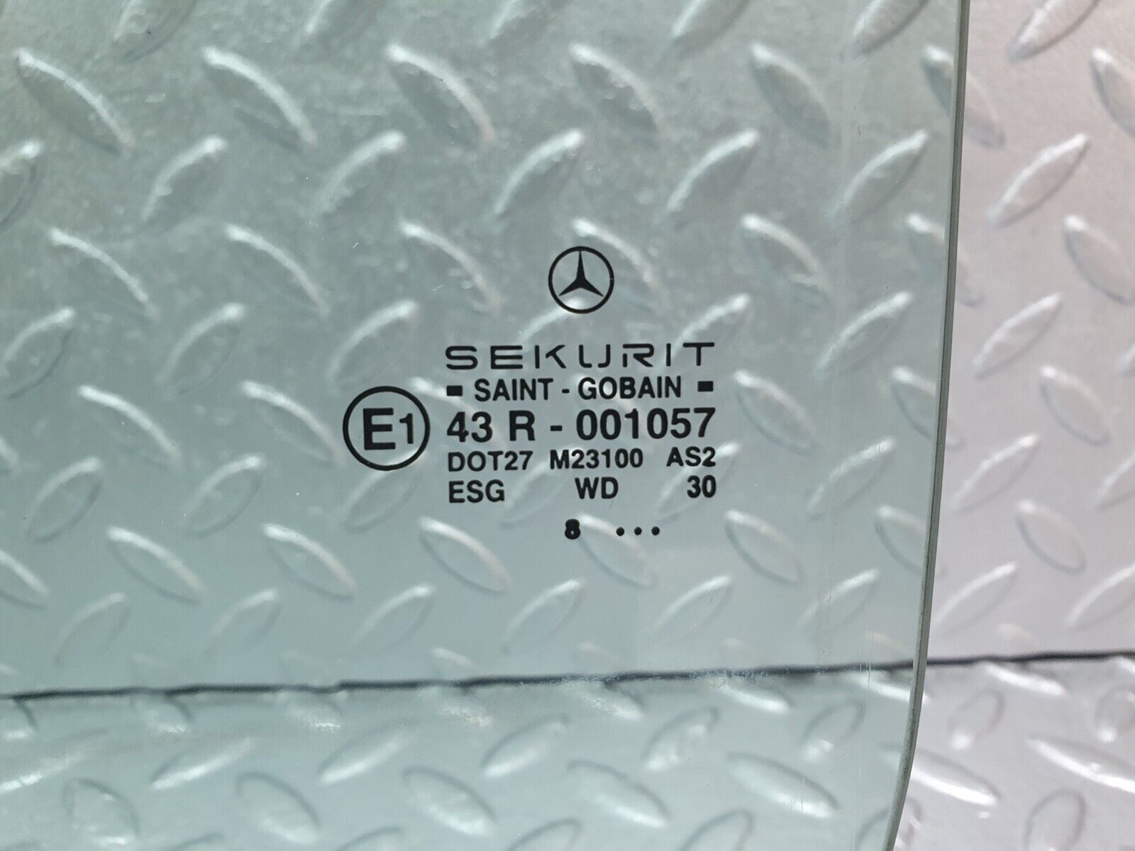 41992 Mercedes-Benz W202 C200 Rear Right Door Window Glass