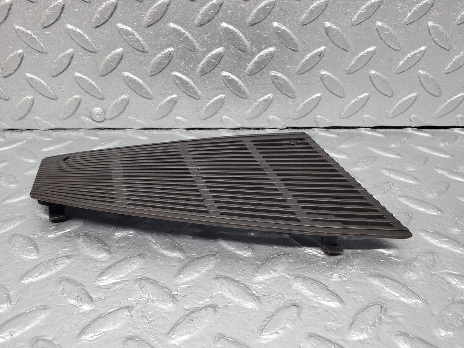 45957 Mercedes-Benz W126 420SE Dashboard Speaker Cover Right Side 1266806939