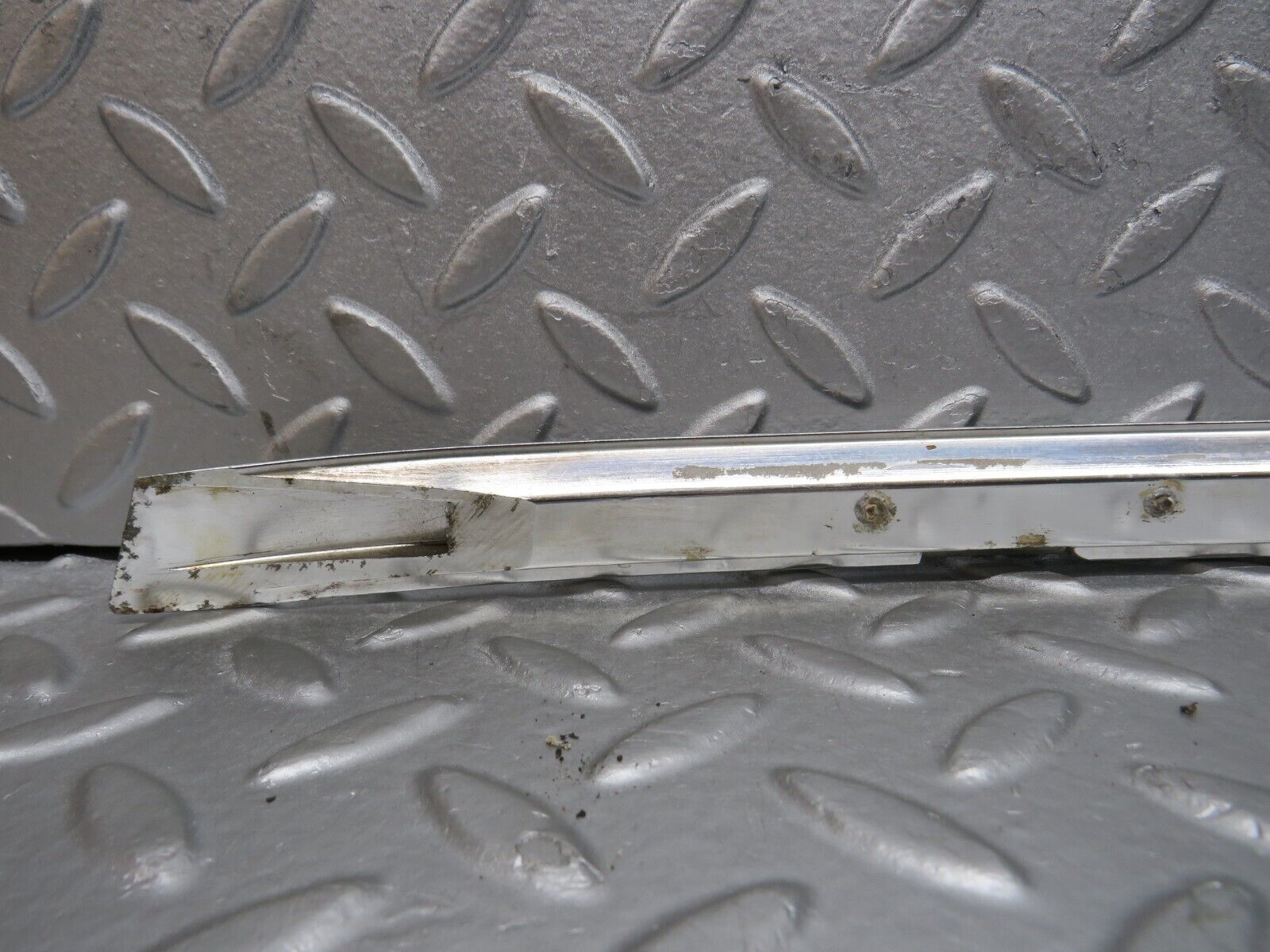 39854 Mercedes-Benz R107 350SL Hardtop Roof Chrome Left Side