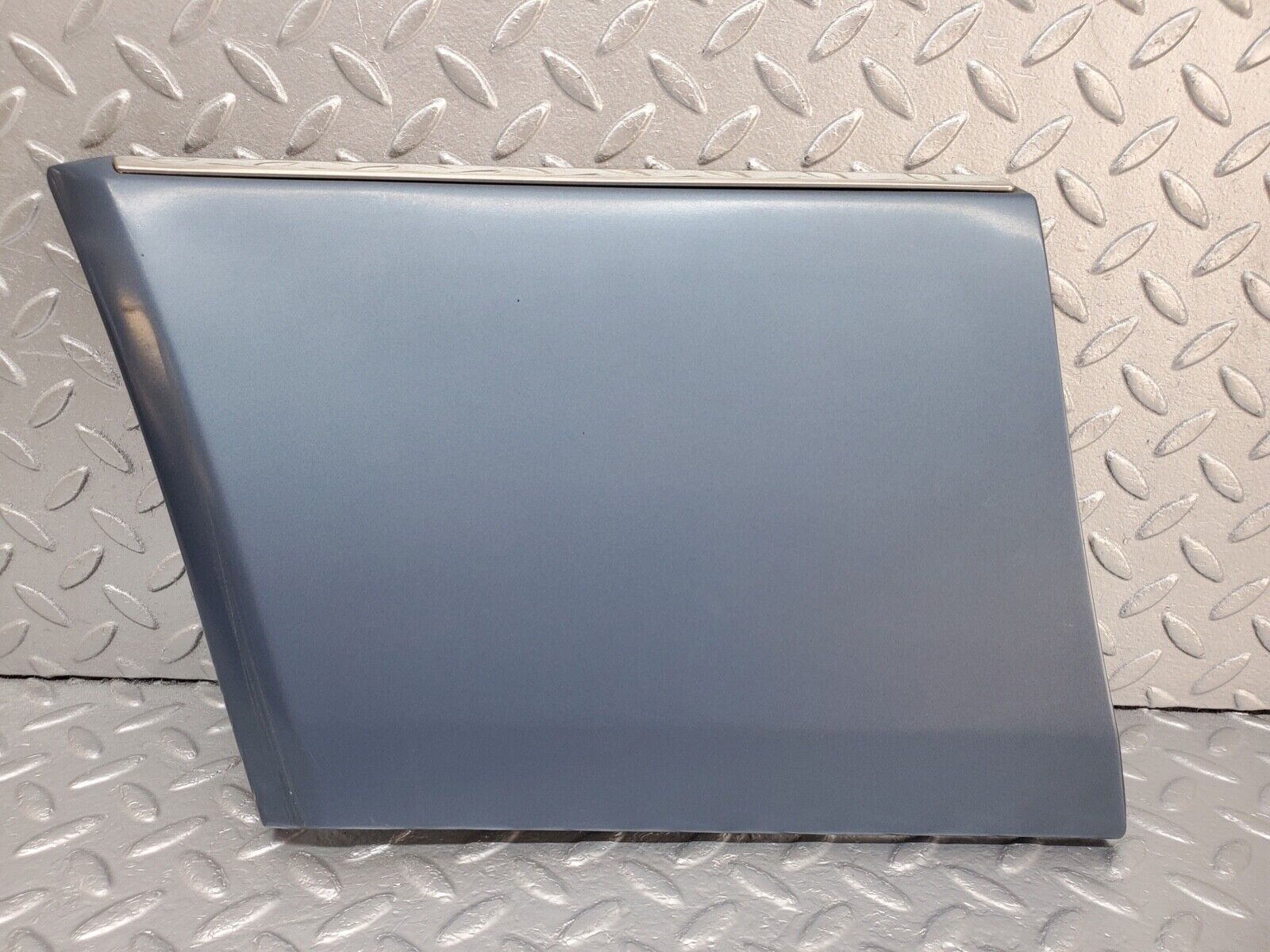 44646 Mercedes-Benz W124 220E Front Left Fender Wing Moulding Trim 1246901340