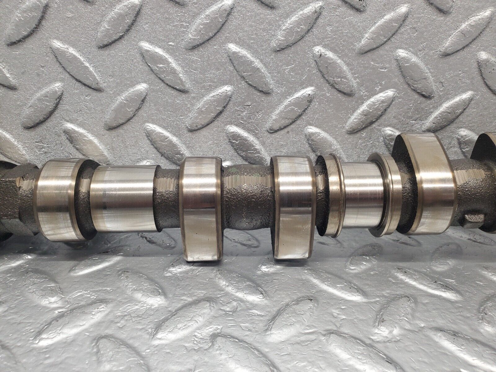 46222 Mercedes-Benz W124 280E Camshaft R1046301