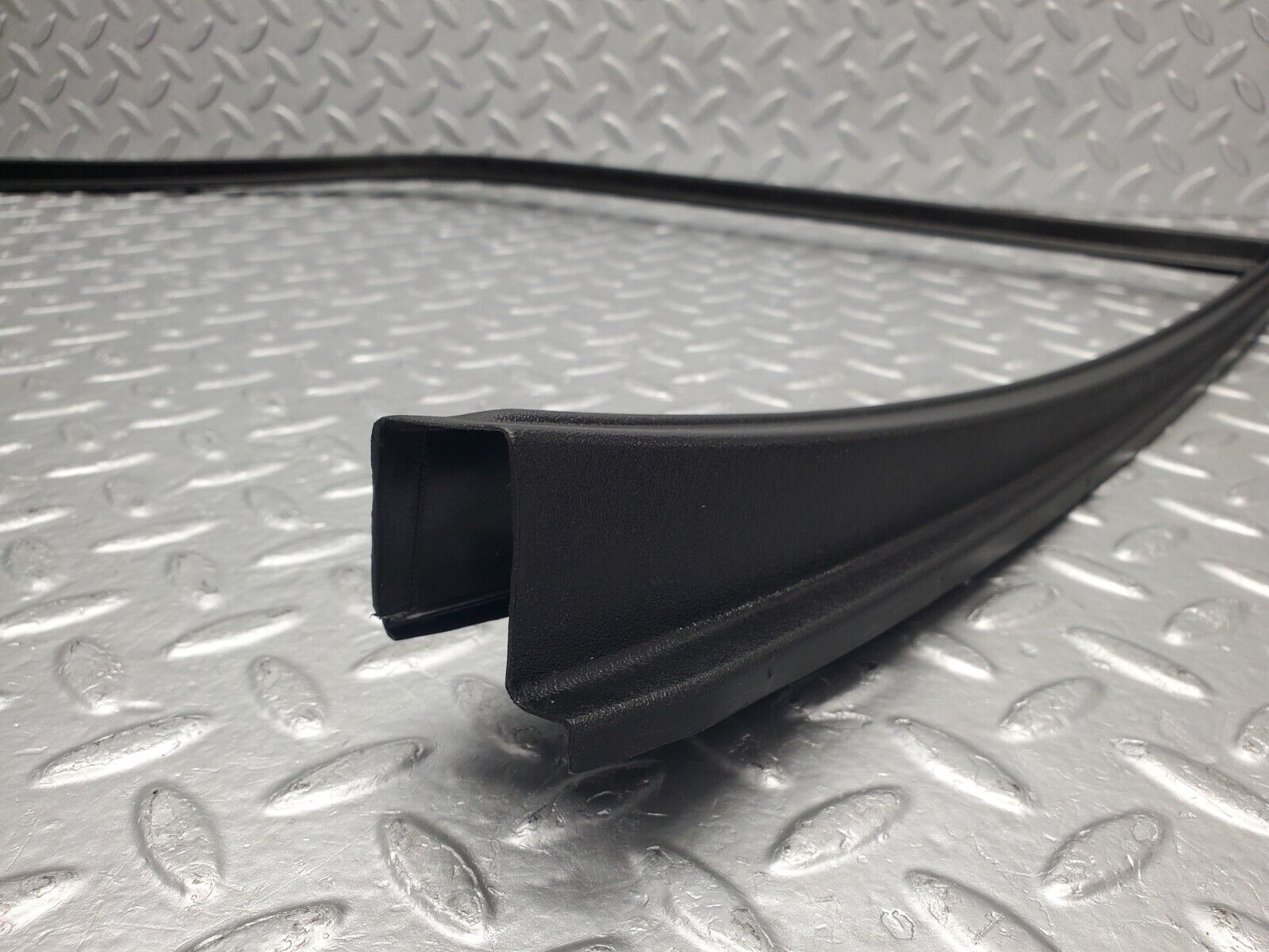 46250 Mercedes-Benz W124 280E Front Right Door Window Frame Trim 1247250271