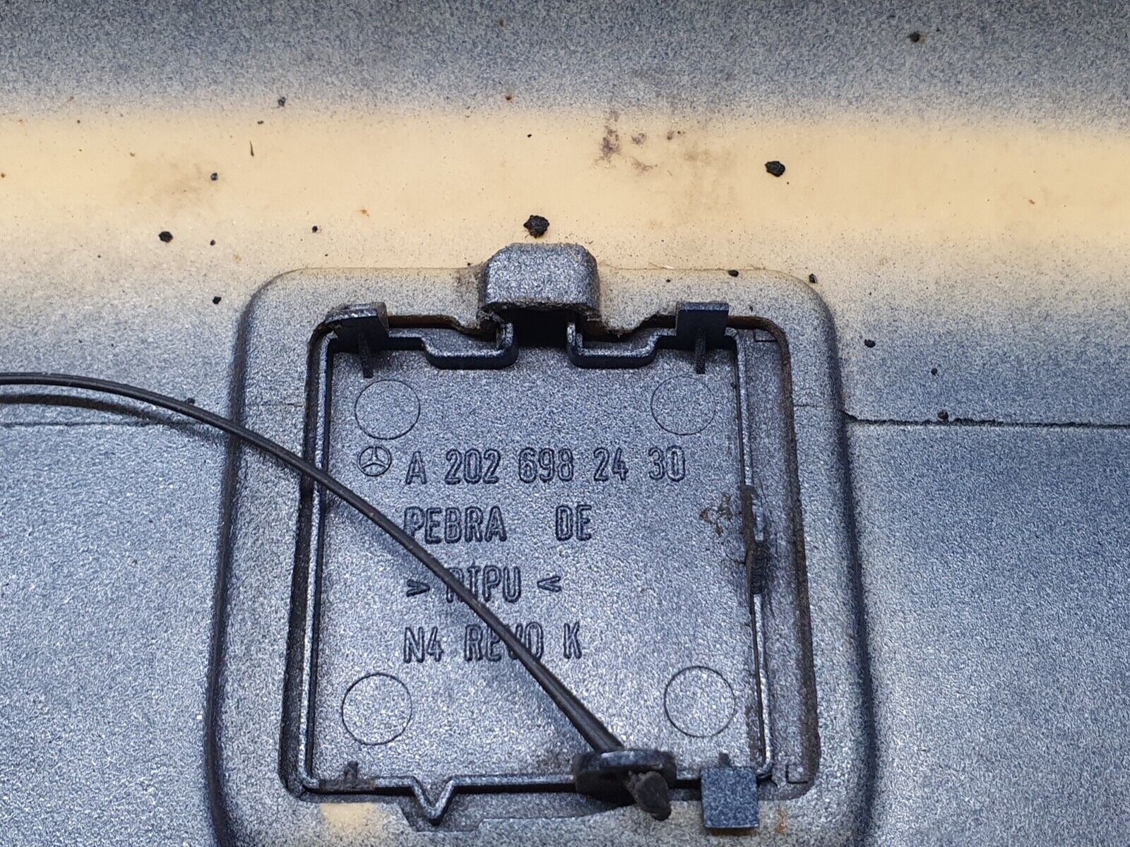 42024 Mercedes-Benz W202 C200 Side Skirt Right Side 2026982430