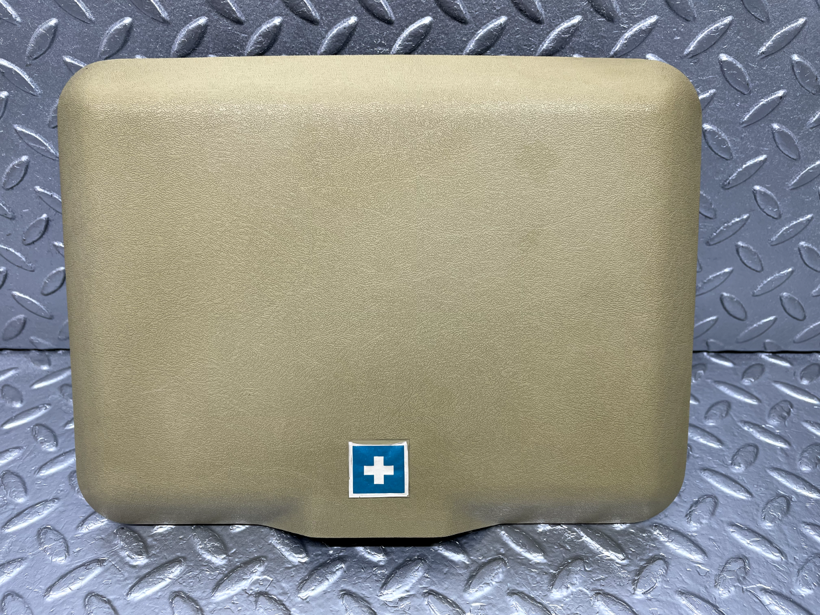44266 Mercedes-Benz W123 280E First Aid Box 1238650353