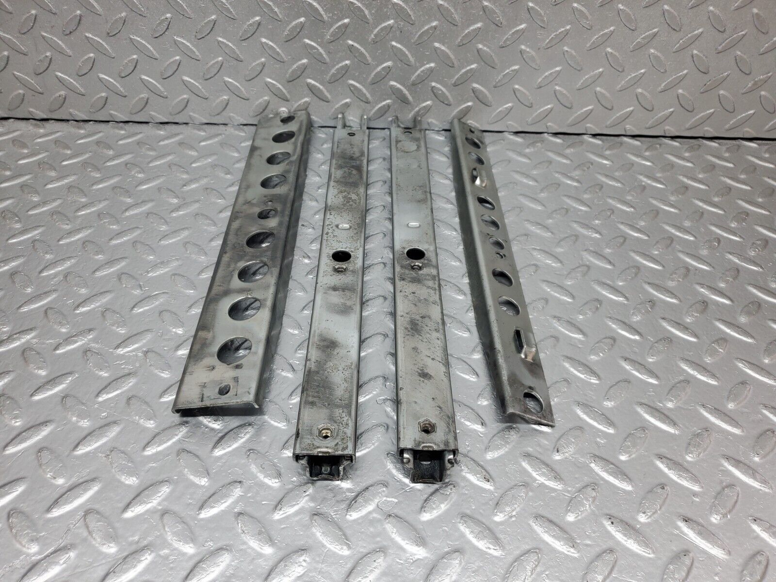 44532 Mercedes-Benz W123 280E Front Right Seat Rail Pair