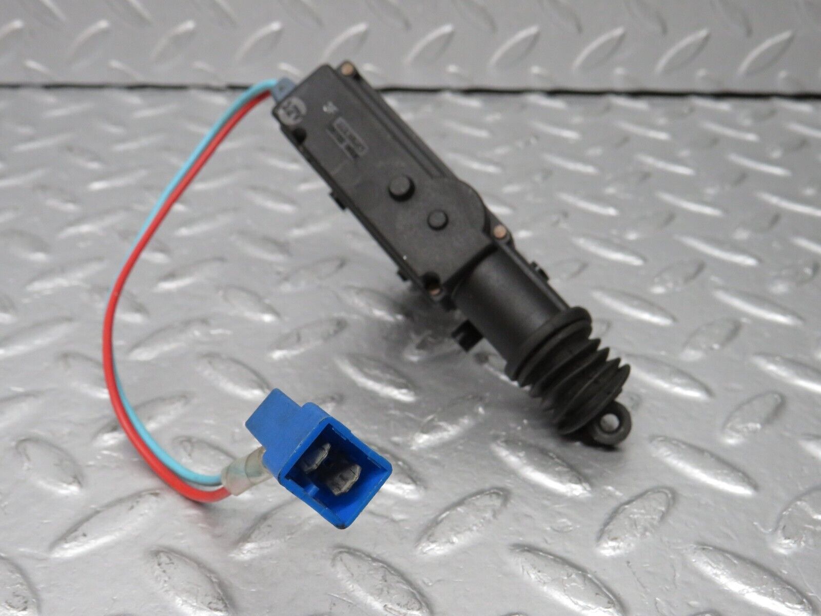 39133 Mercedes-Benz R107 500SL Trunk Lock Actuator