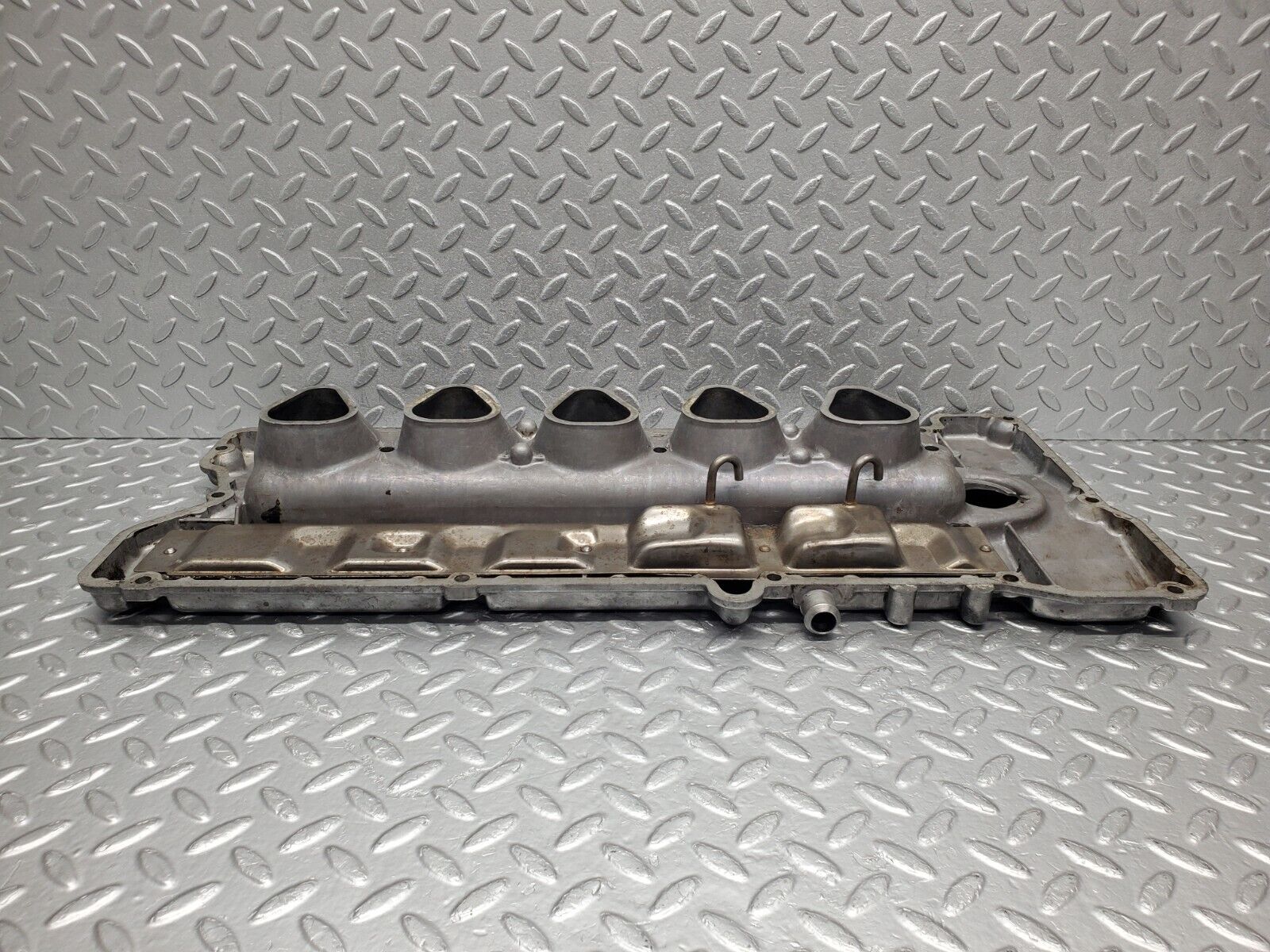 46704 Mercedes-Benz C123 280CE Coupe Cylinder Head Valve Cover 1100160905