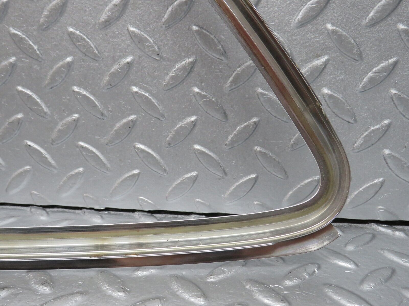 39855 Mercedes-Benz R107 350SL Hardtop Quarter Window Chrome Trim Right