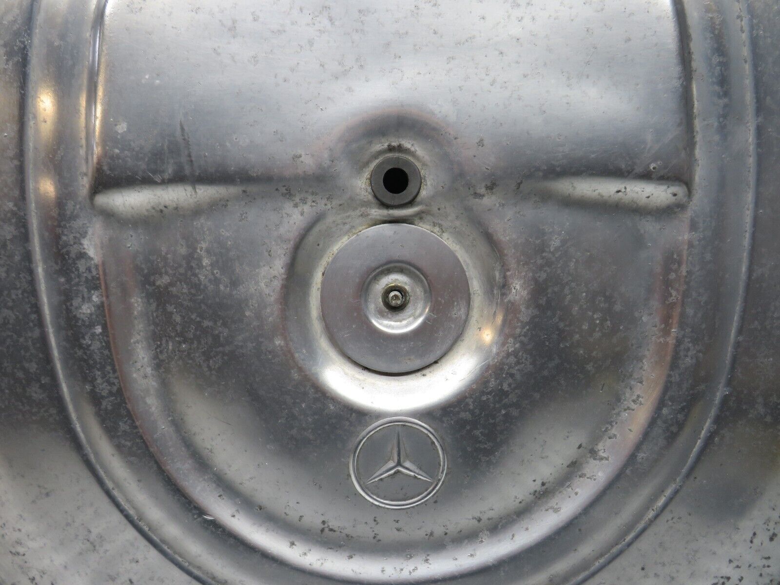 39176 Mercedes-Benz R107 500SL Aluminium Air Filter Housing 0100948602