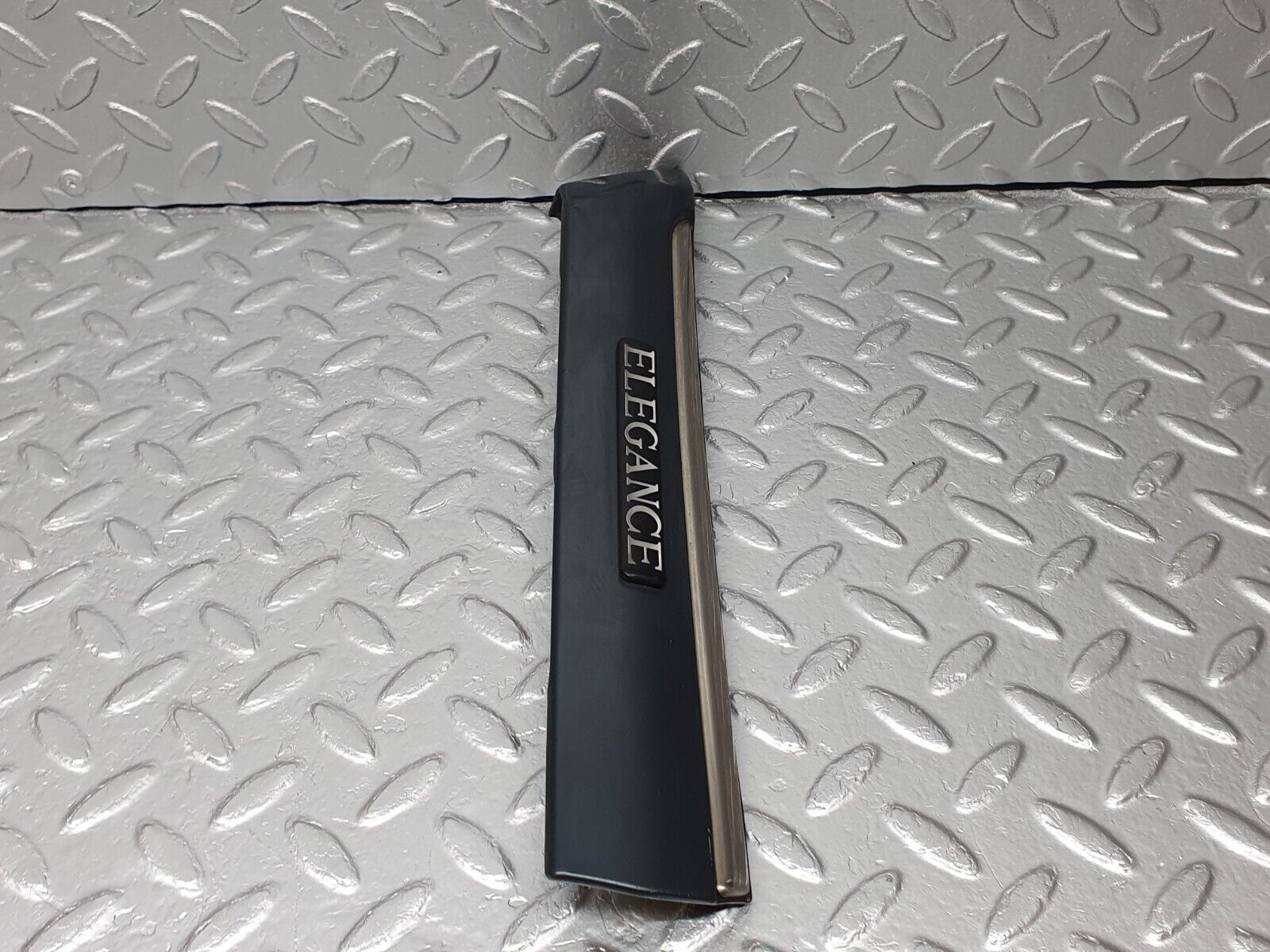 41803 Mercedes-Benz W202 C200 Front Left Fender Wing Centre Moulding 2026909162