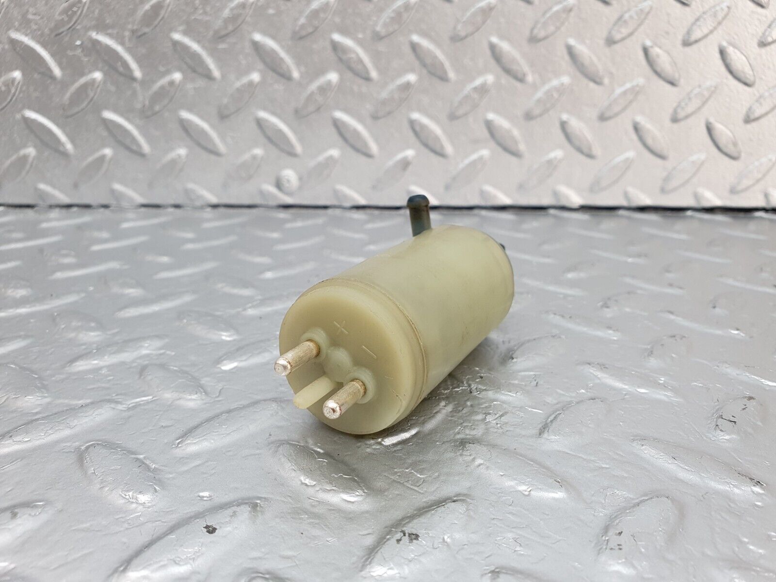 42896 Mercedes-Benz W201 190 2.0L Windscreen Washer Pump