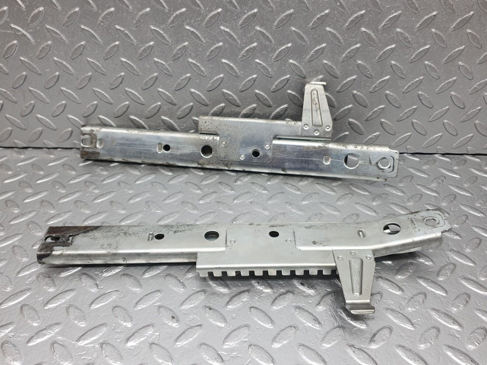 44180 Mercedes-Benz C123 230CE Coupe Front Right Seat Rail Pair