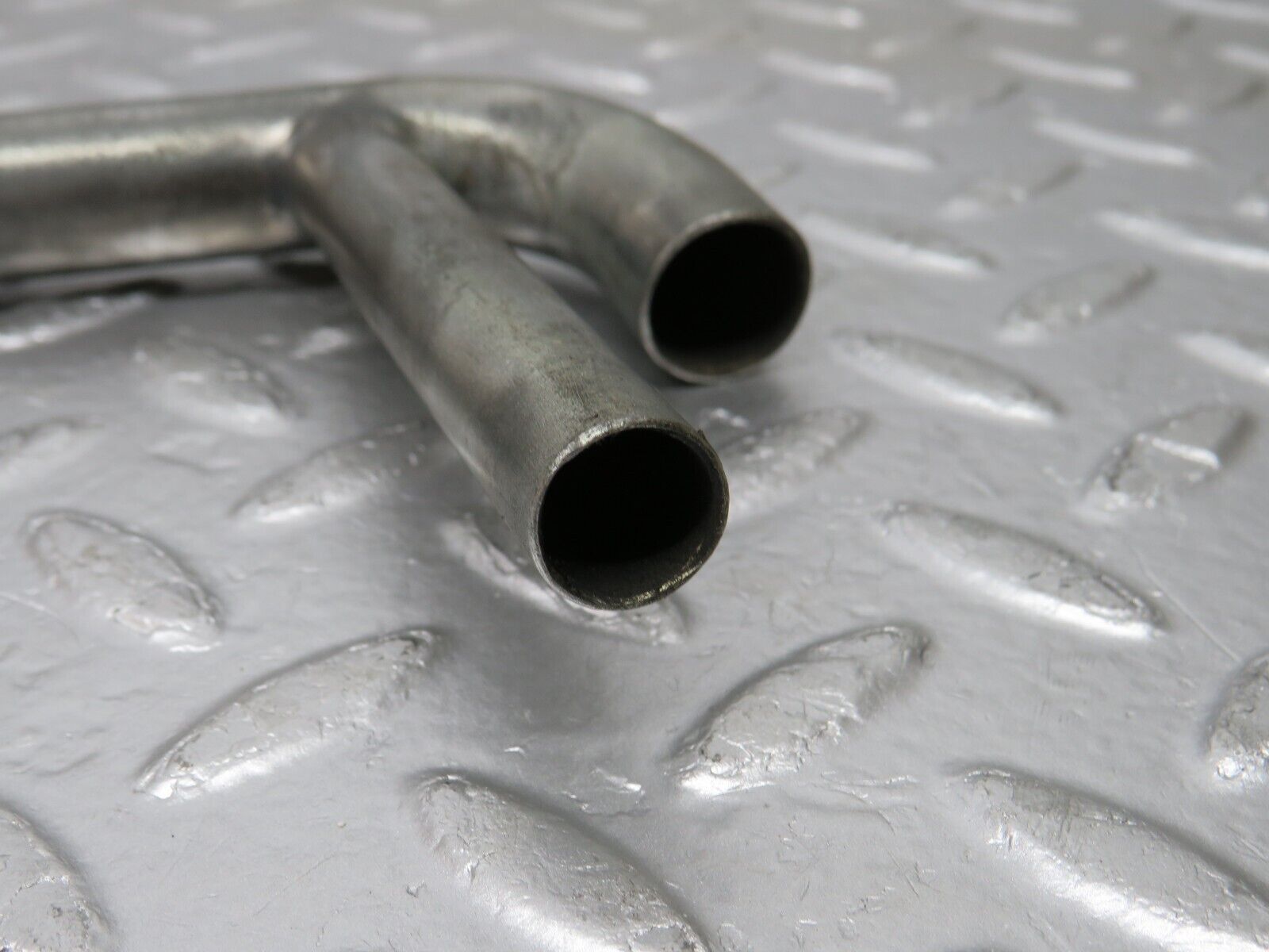 32978 Mercedes-Benz C107 R107 350 V8 Air Intake Manifold Hose Pipe