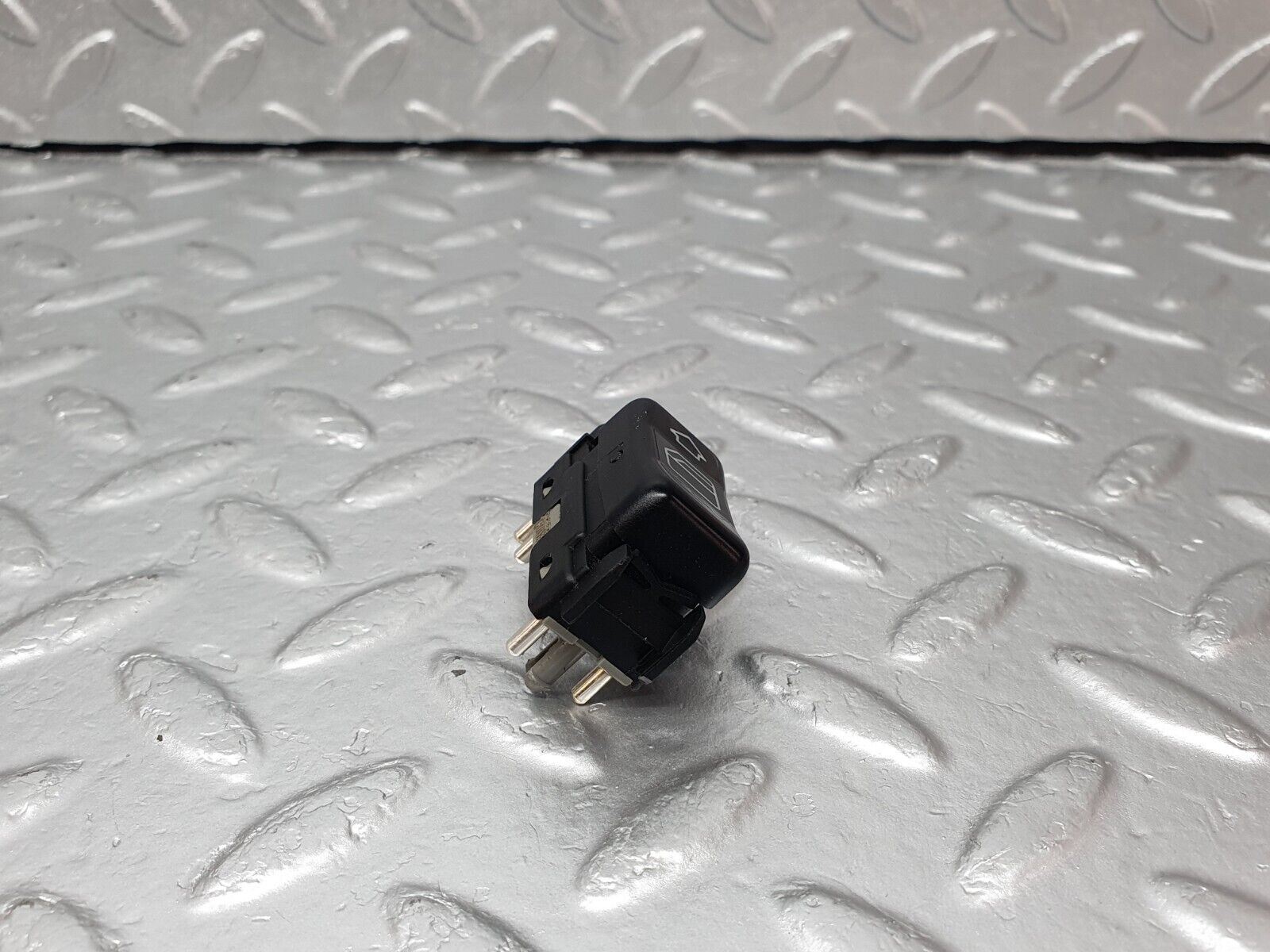 42389 Mercedes-Benz R129 320SL Coupe Right Door Window Switch 1298201410