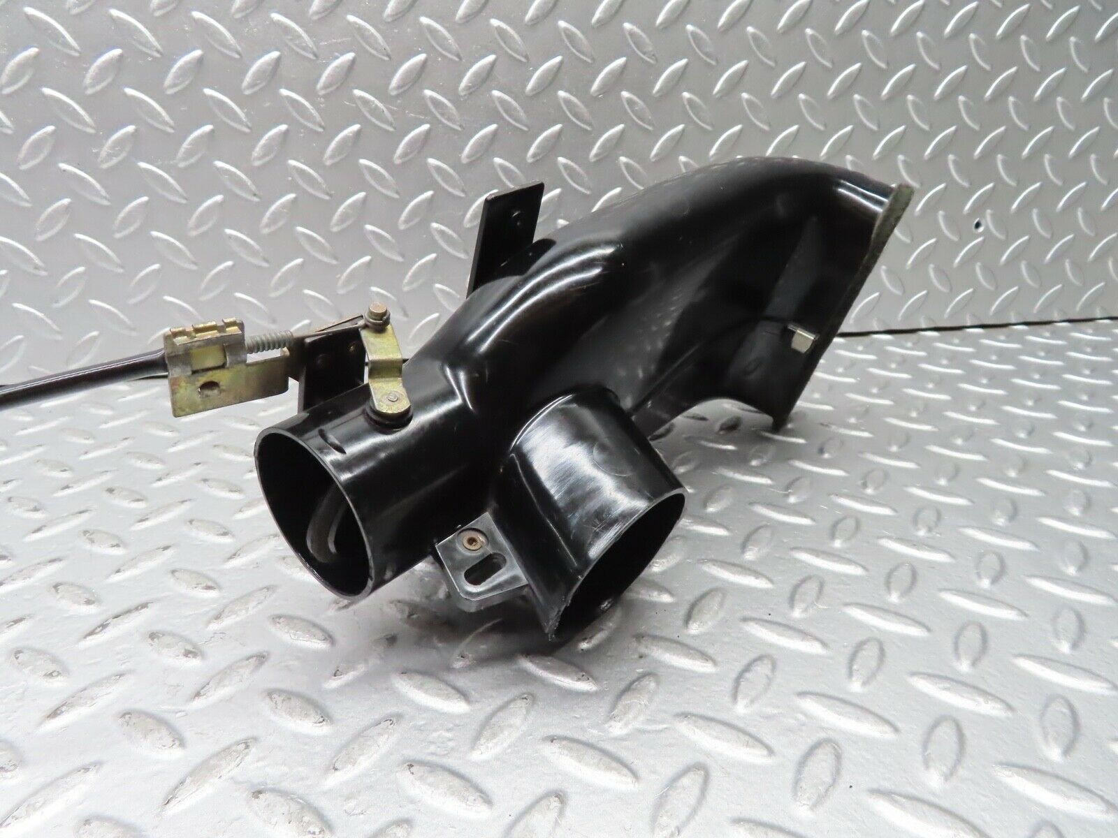 20597 Mercedes-Benz R107 450SL Air Vent Control Right Side