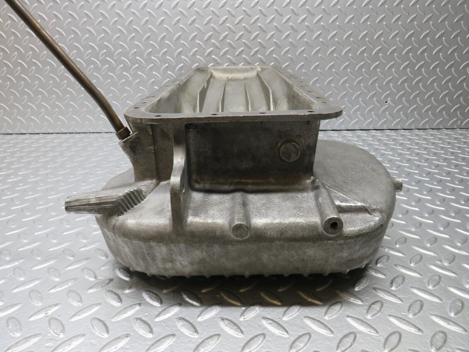 33097 Mercedes-Benz C107 R107 350 V8 Oil Pan Oil Sump 1160102913 1160140166