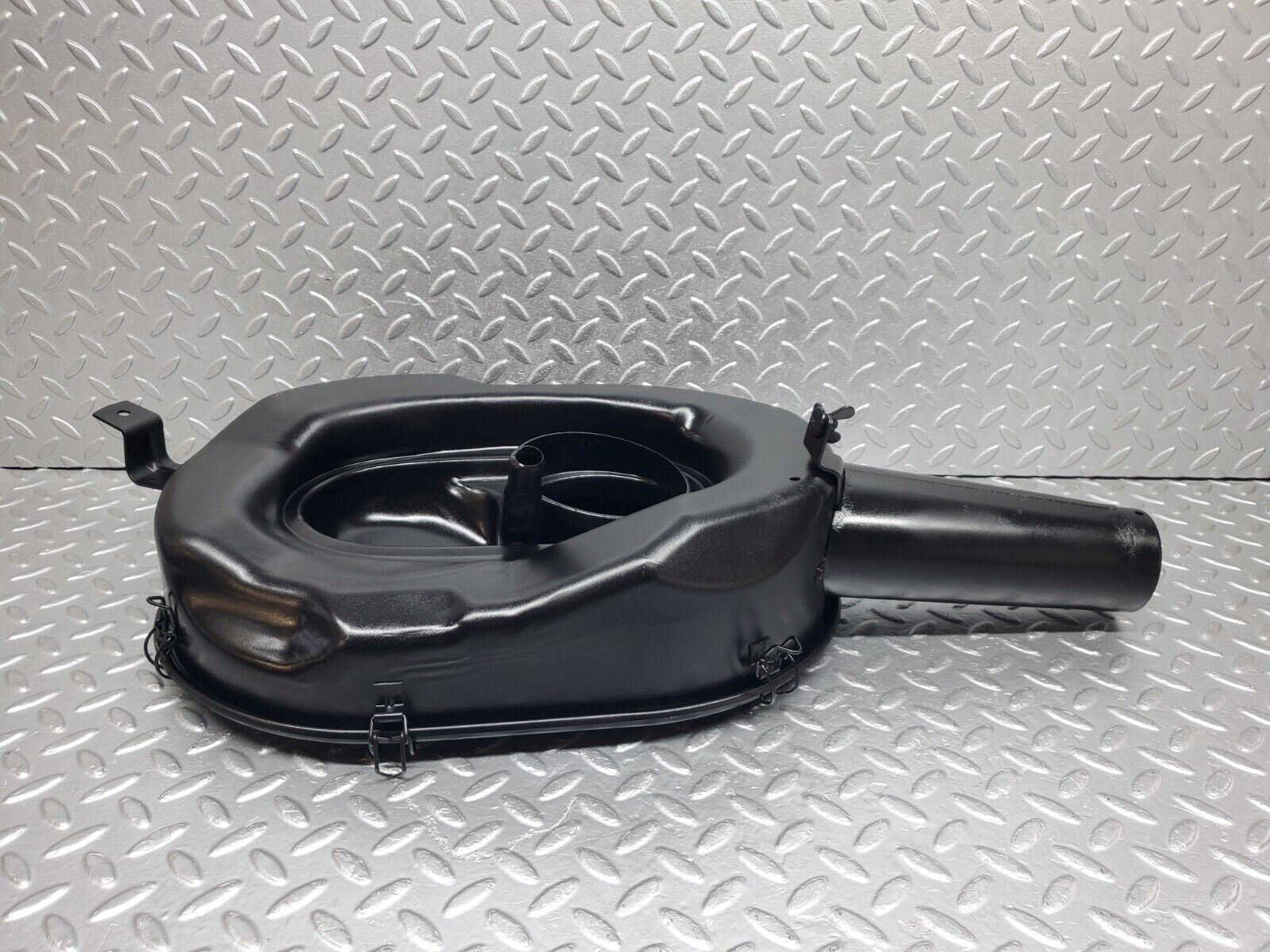 44470 Mercedes-Benz W123 280E Air Filter Box Housing 0110949702