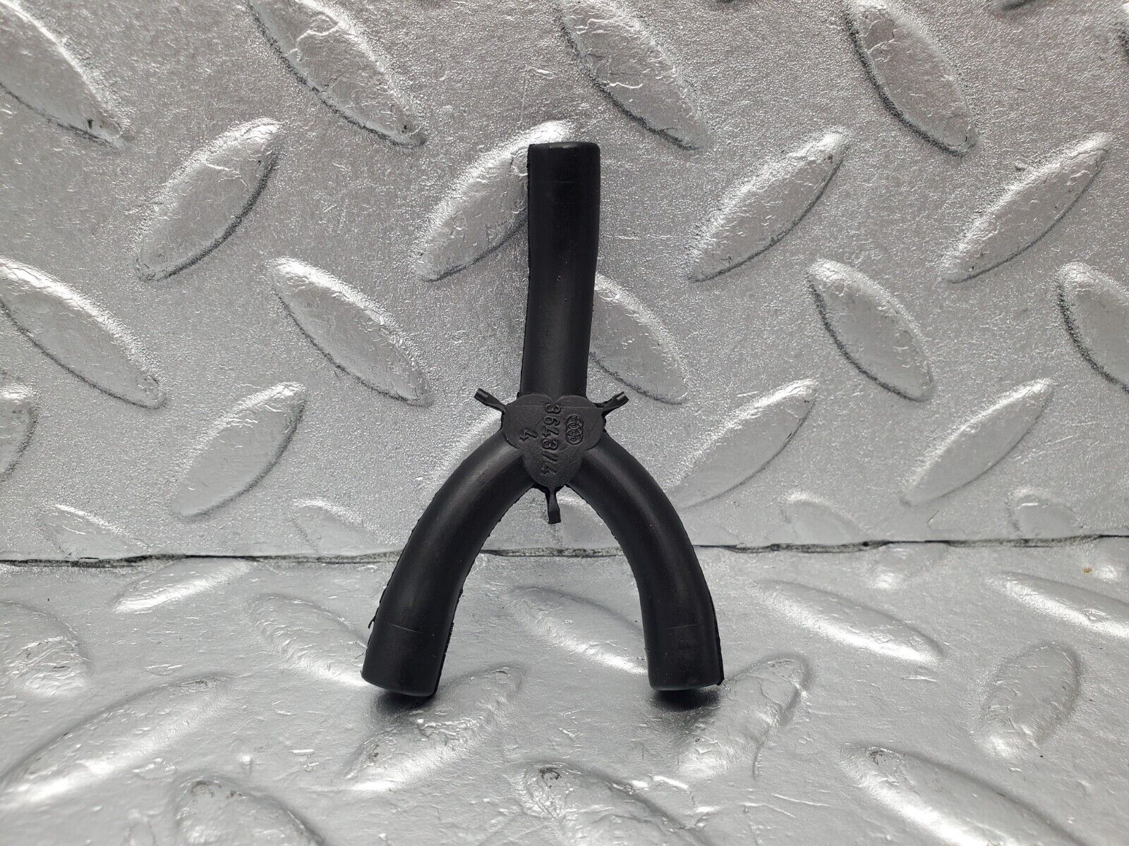 46675 Mercedes-Benz C123 280CE Coupe Vacuum Pipe Hose Distributor