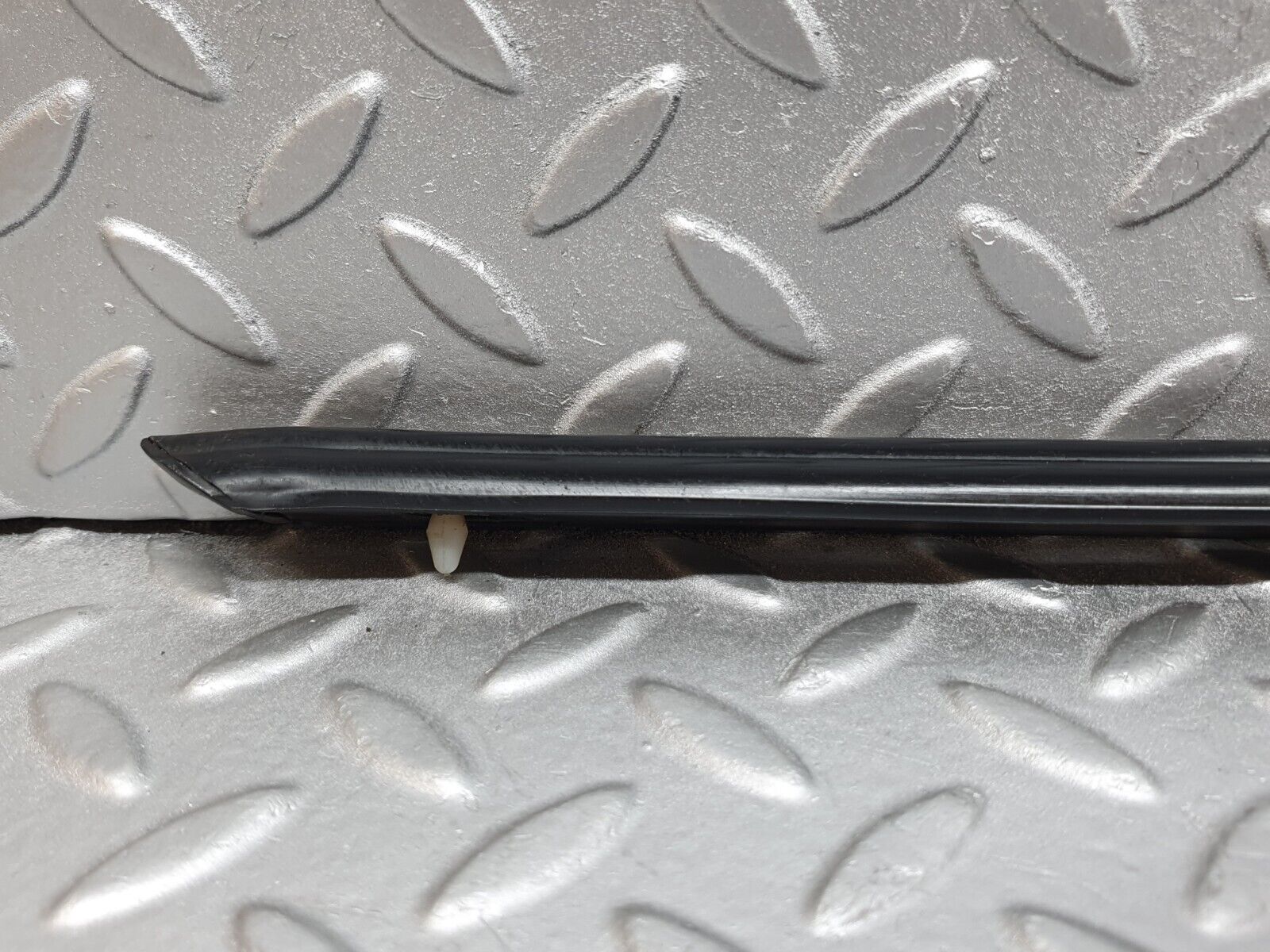 43455 Mercedes-Benz W108 280SE Front Right Door Centre Moulding Trim