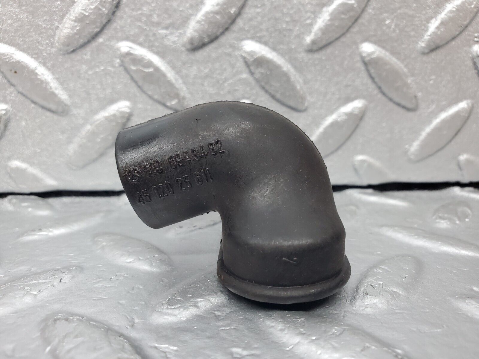 44576 Mercedes-Benz W123 280E Air Cleaner Hose 1100943482