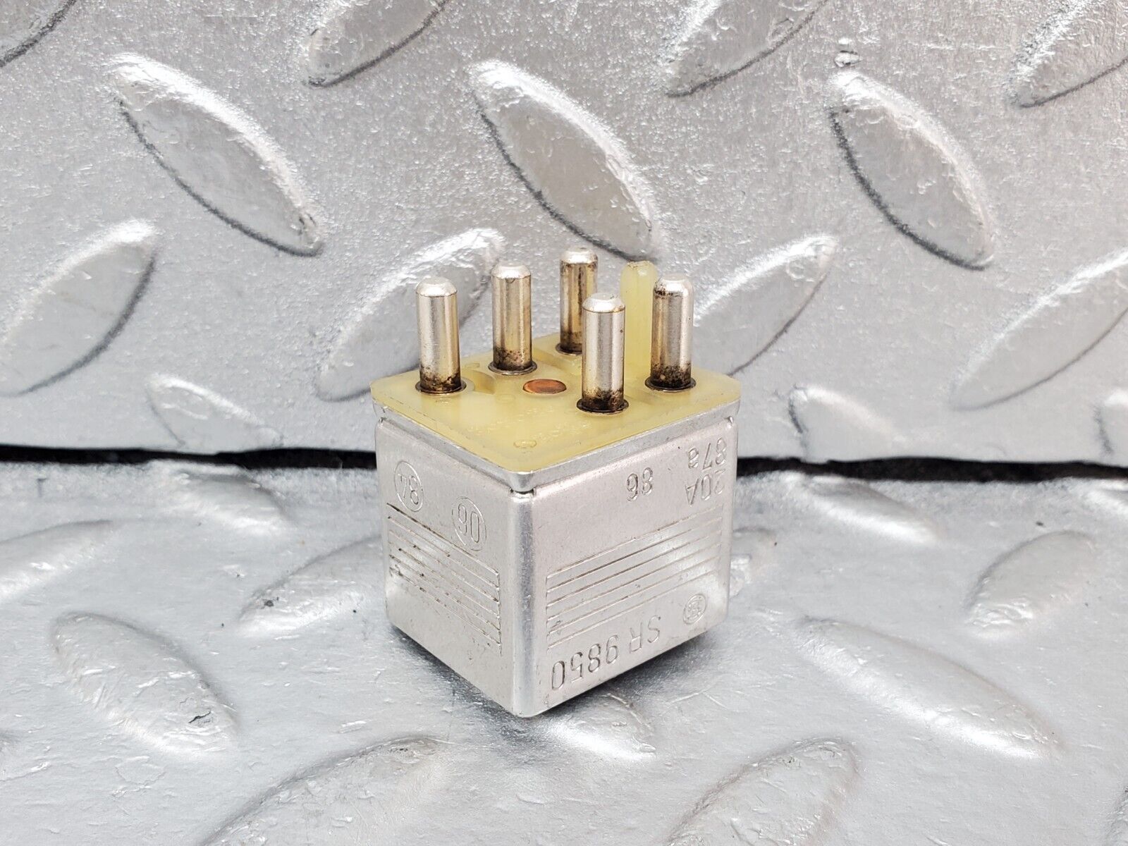 44360 Mercedes-Benz W123 280E Multi Purpose Relay 0015420219