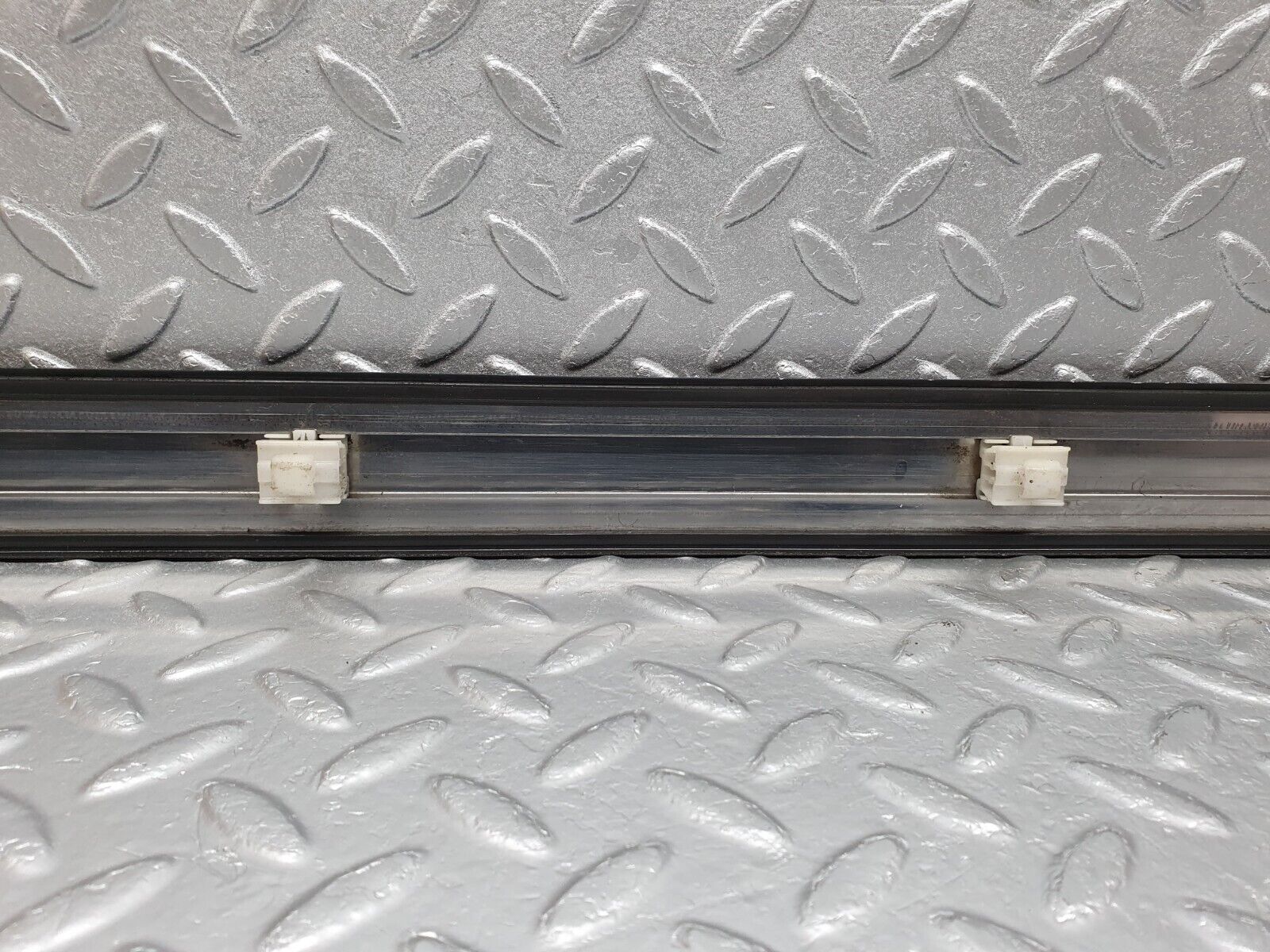 41683 Mercedes-Benz W124 200E Front Right Door Centre Moulding Trim