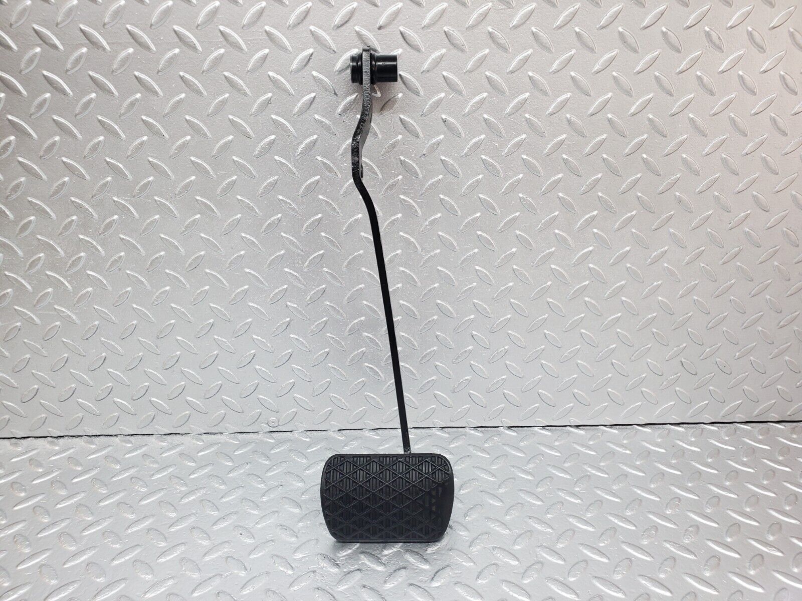 45775 Mercedes-Benz W126 420SE Brake Pedal With Rubber 1232910082